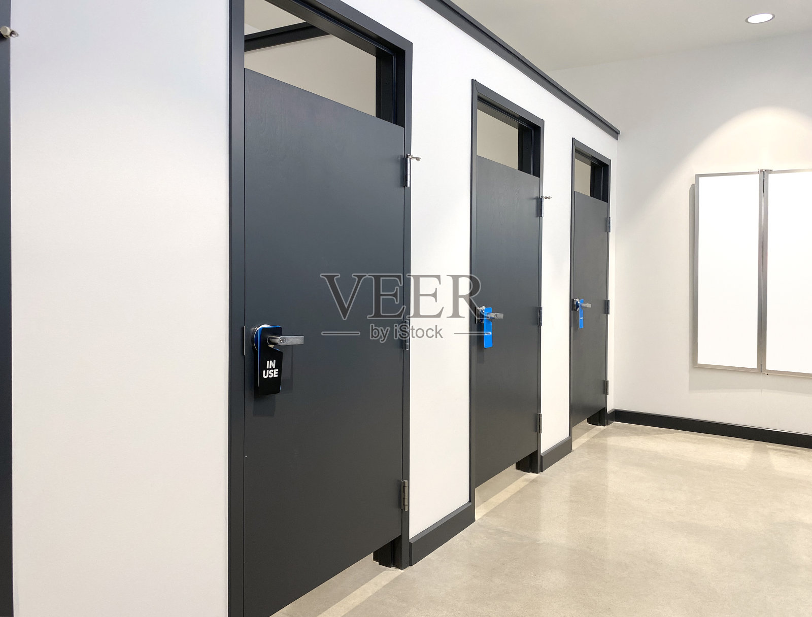 试衣间照片摄影图片