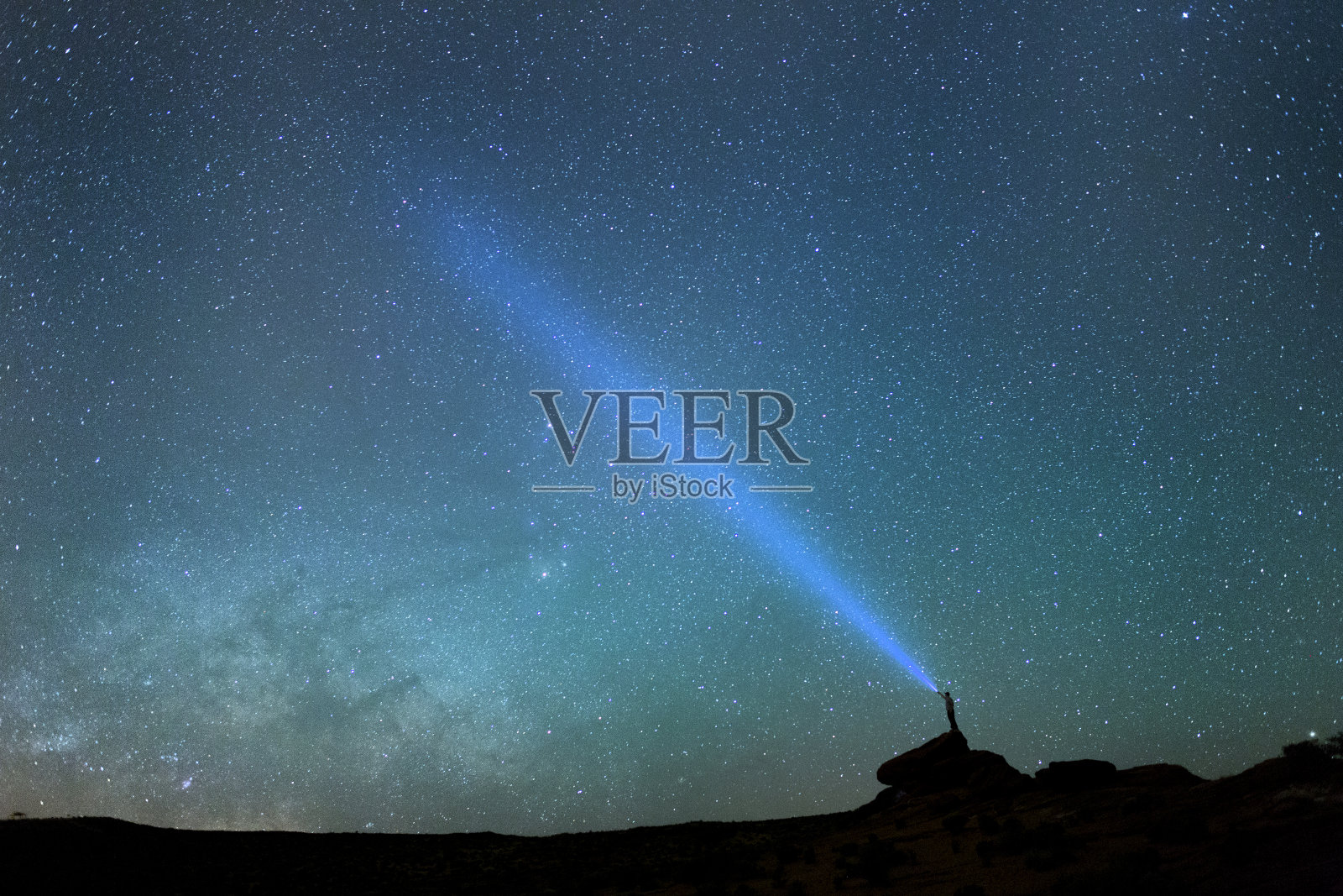 手电筒与夜之星照片摄影图片