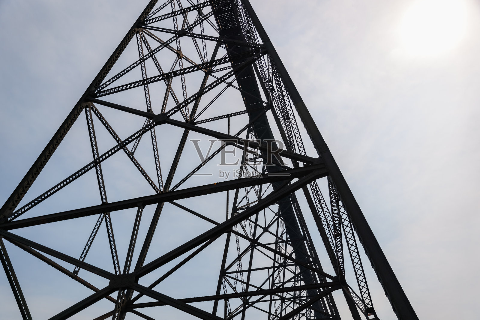 莱斯桥高架桥钢桁架的特写照片摄影图片