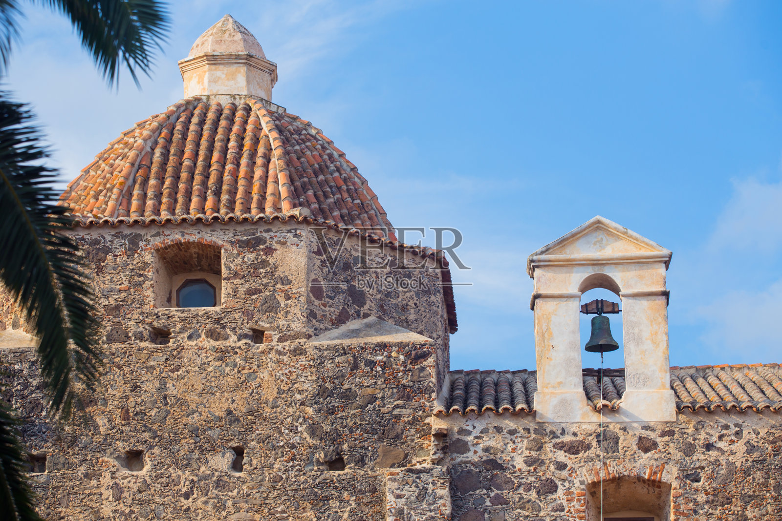 撒丁岛，奥罗塞，圣吉塞佩教堂的圆顶照片摄影图片