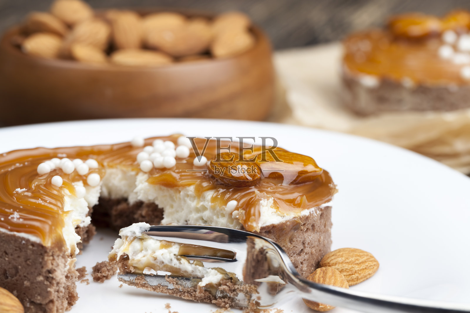 一个简单的蛋糕是用面粉做的照片摄影图片