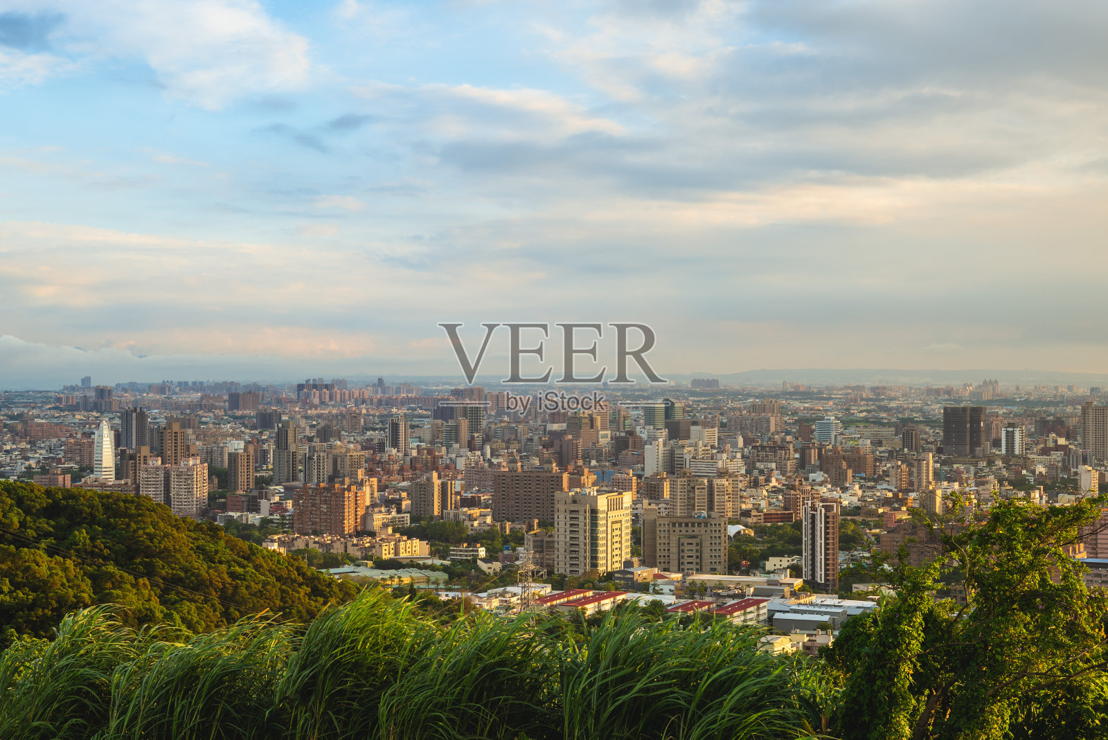 从虎头山俯瞰桃园市照片摄影图片