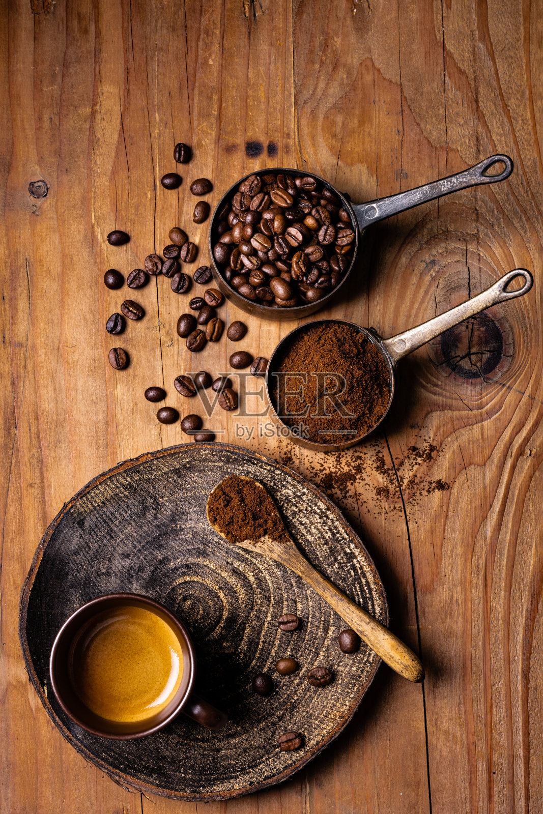 一杯意式浓缩咖啡，奶油和意大利咖啡照片摄影图片