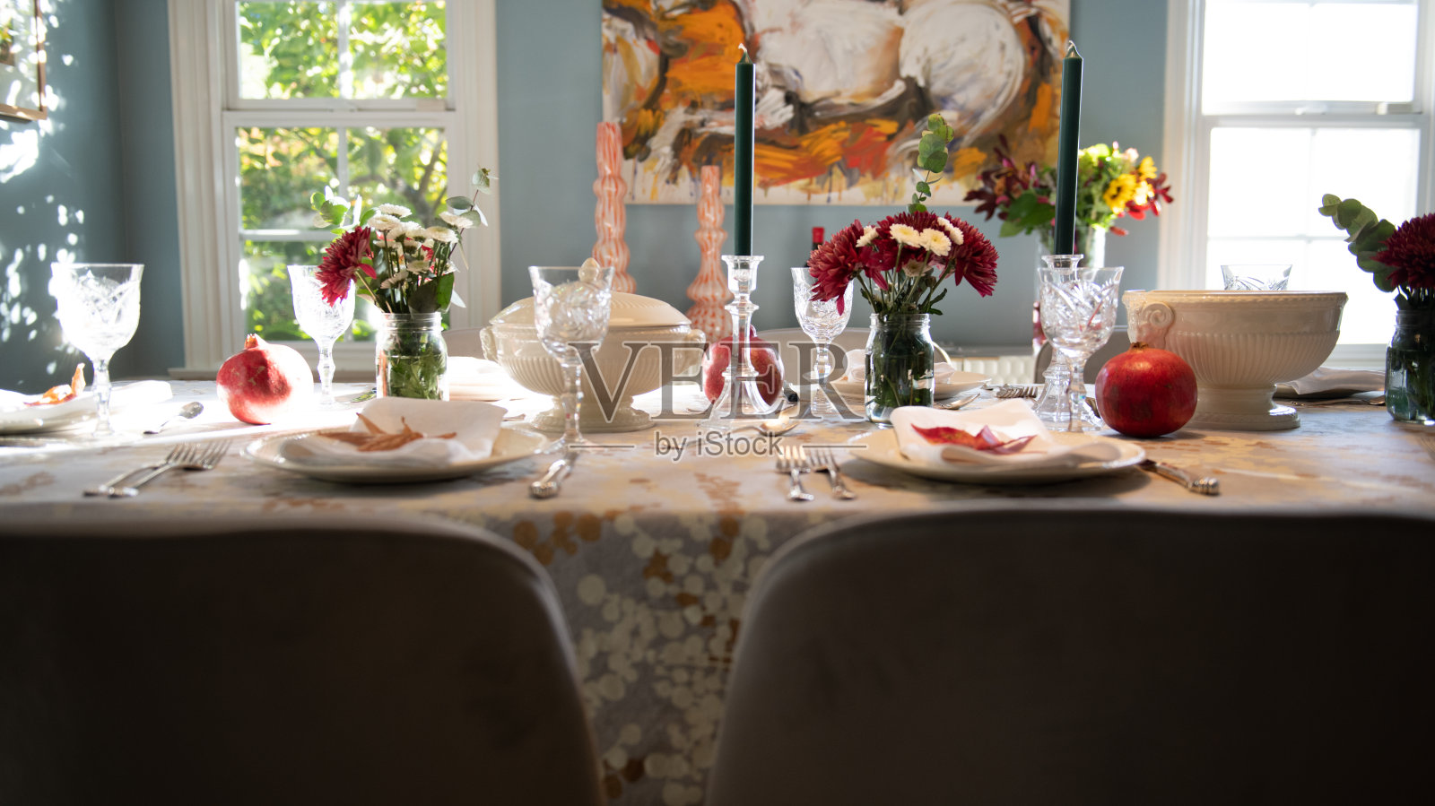 感恩节餐桌布置照片摄影图片