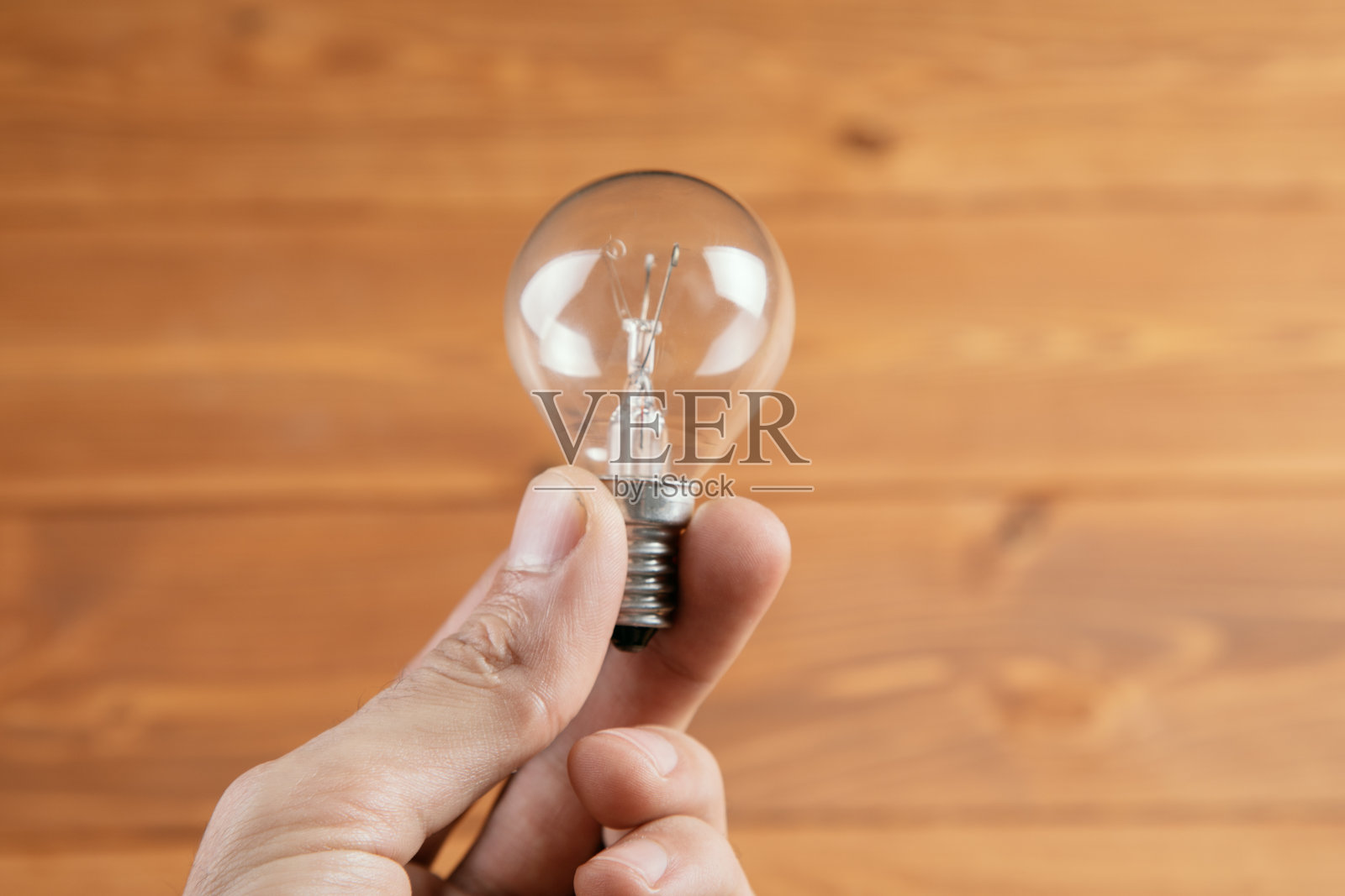 灯泡在手的想法照片摄影图片