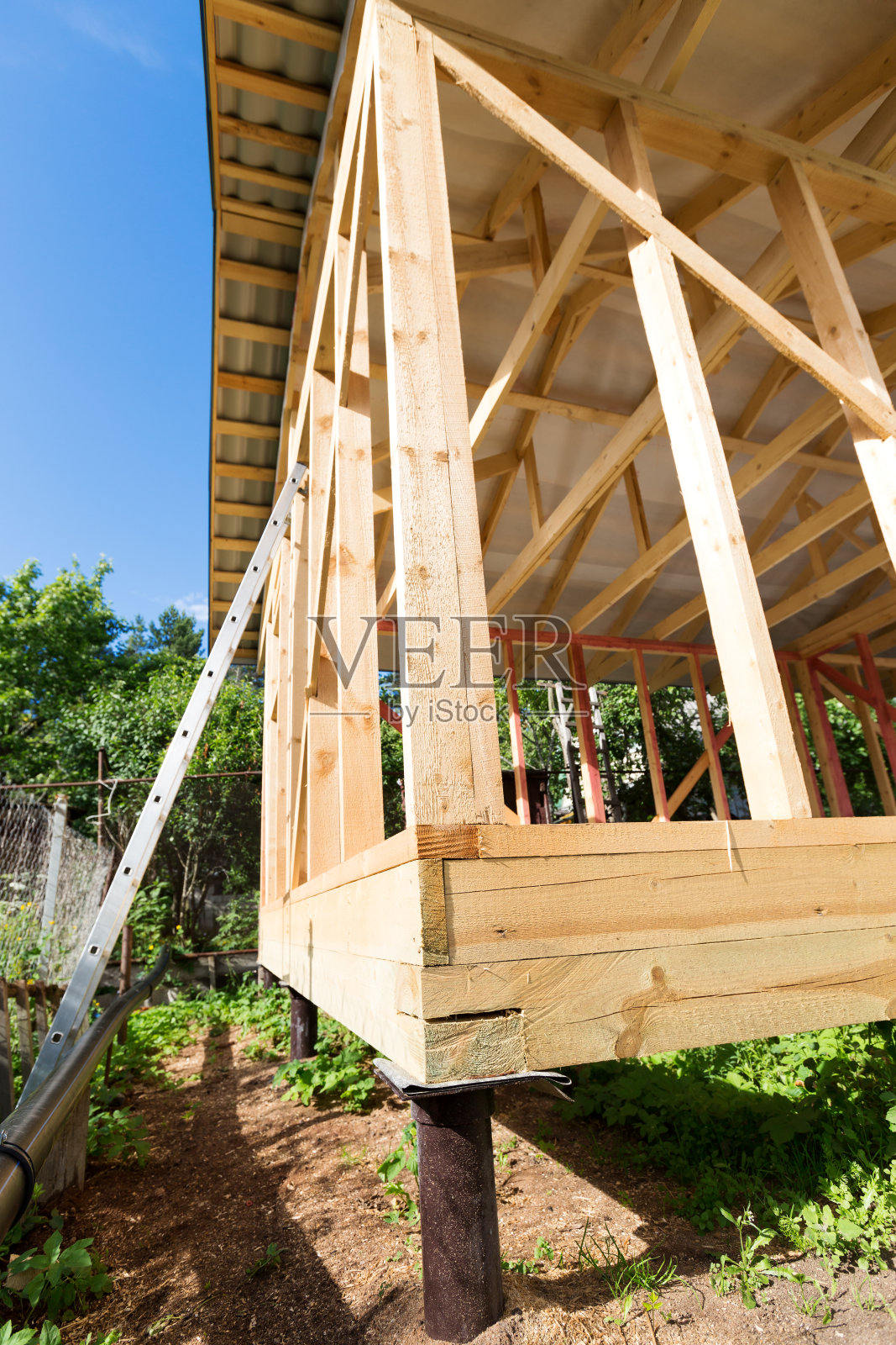 未完成的木屋。构建过程照片摄影图片