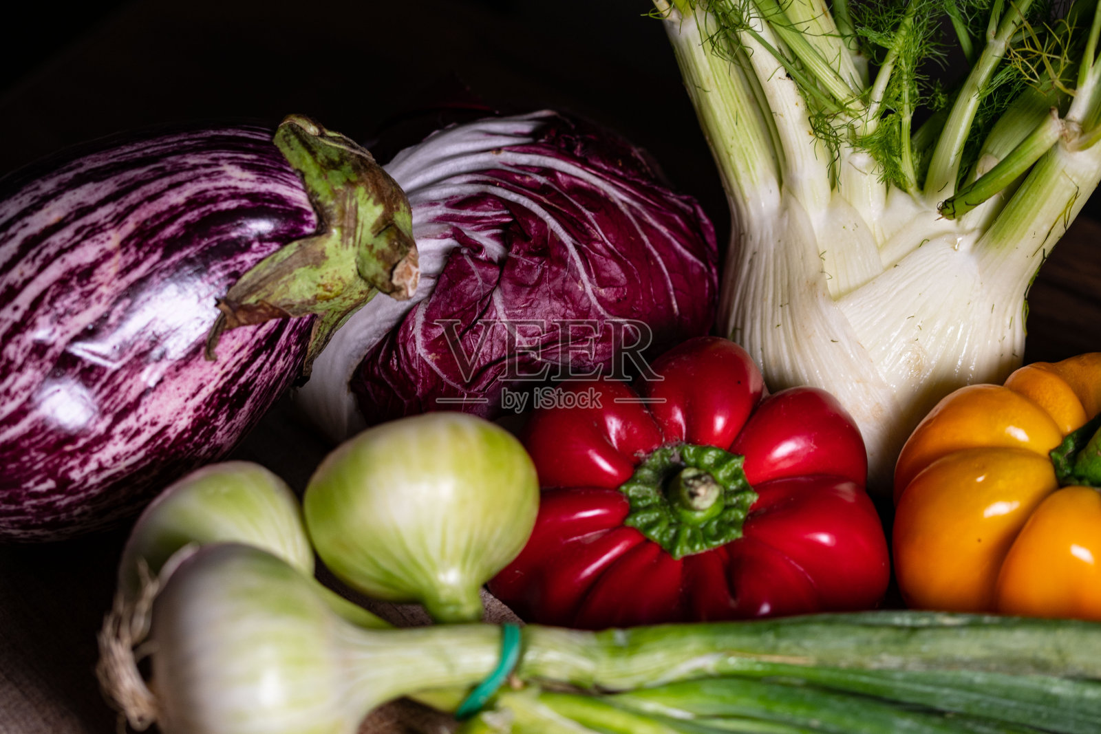 用菜板组成蔬菜照片摄影图片