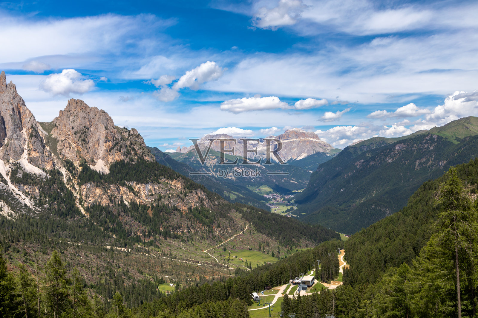 从瓦霍莱山谷看卡蒂纳乔部落照片摄影图片