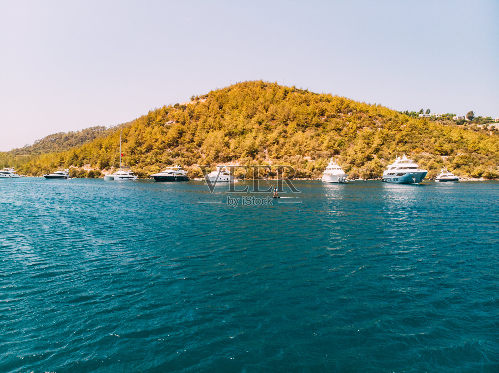 鸟瞰图水上运动电动冲浪板照片摄影图片