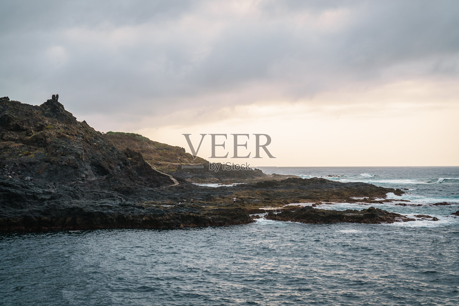 日落在海边照片摄影图片