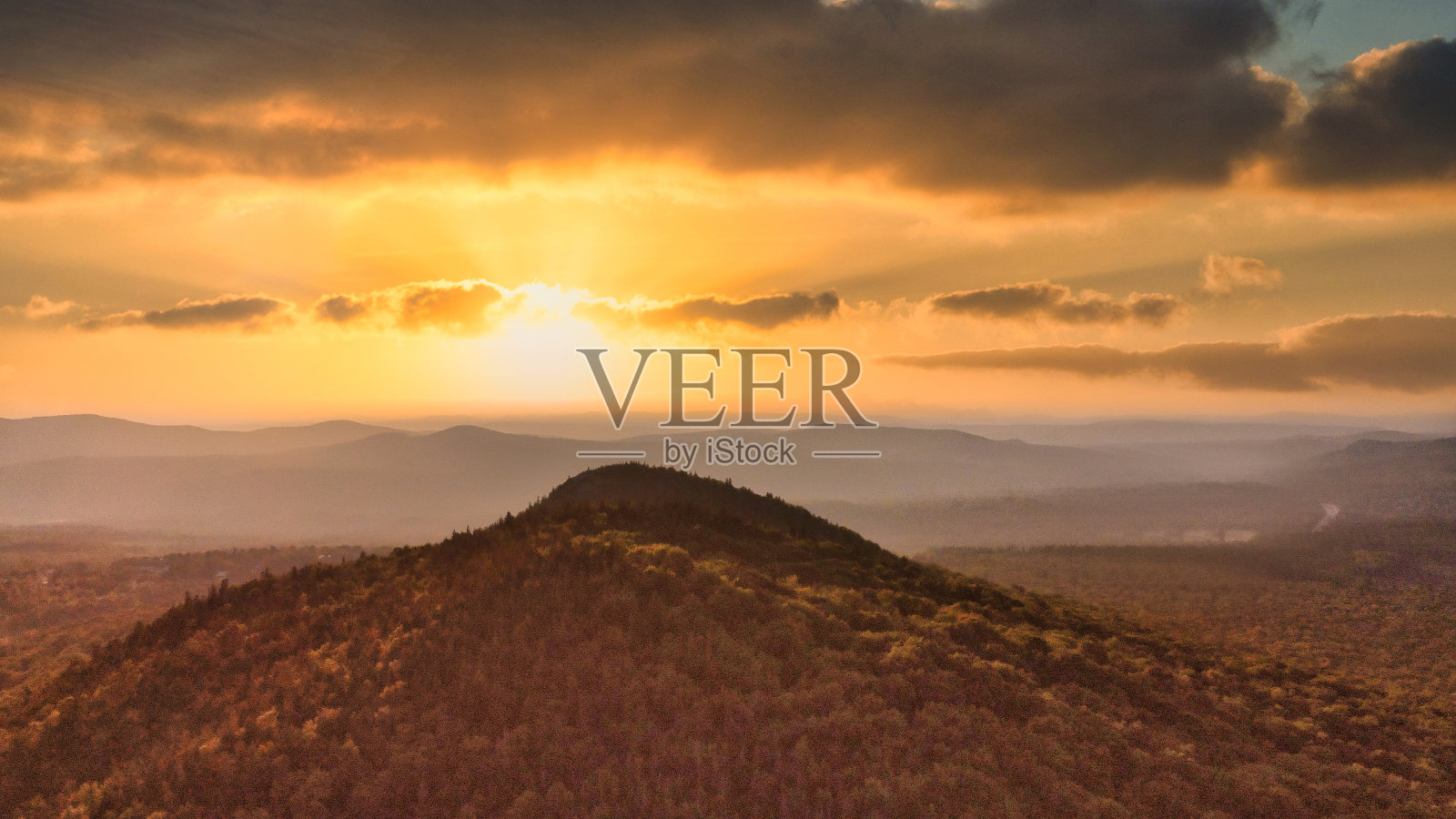 无人机在怀特山脉上空拍摄照片摄影图片