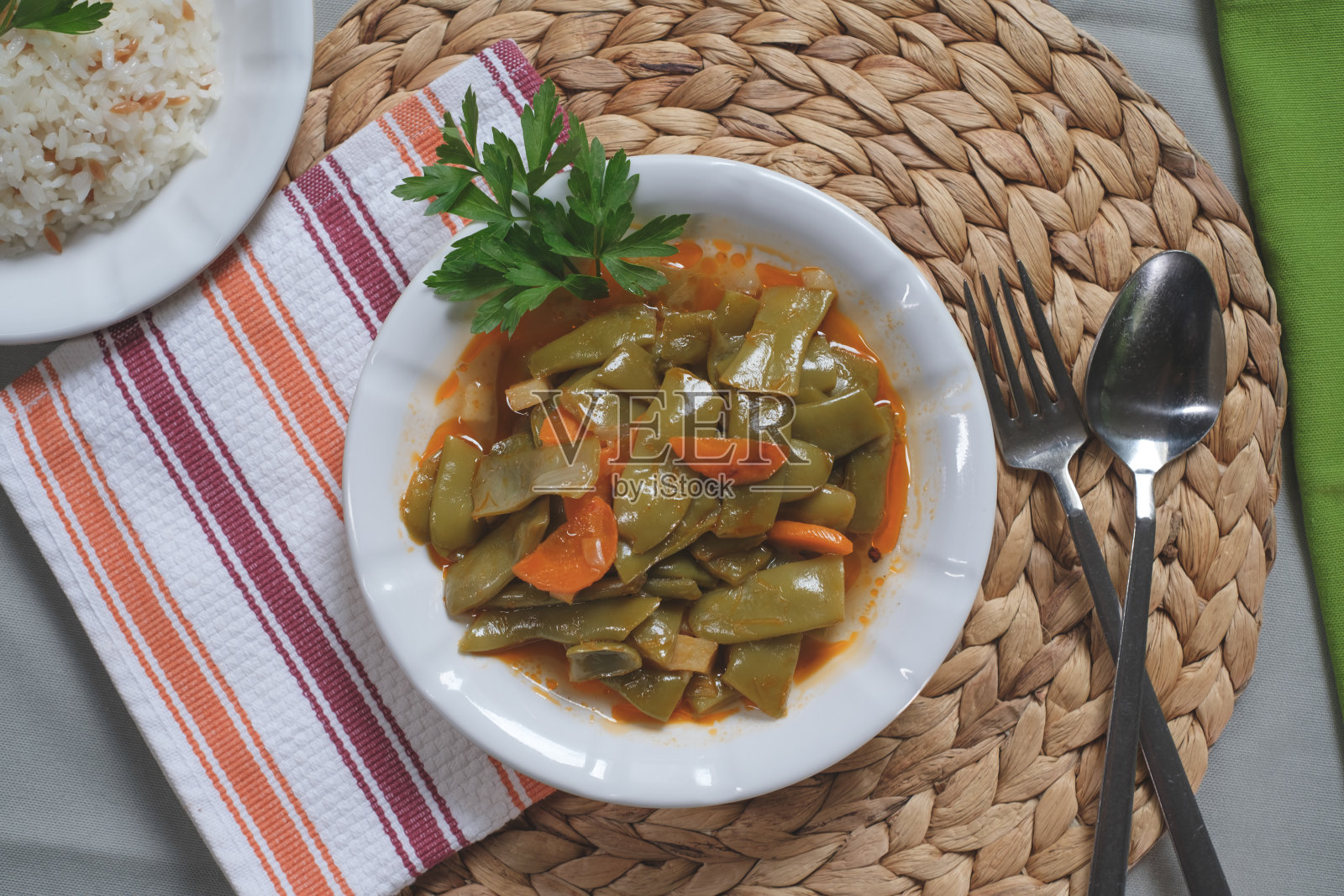 青豆与橄榄油-土耳其菜照片摄影图片