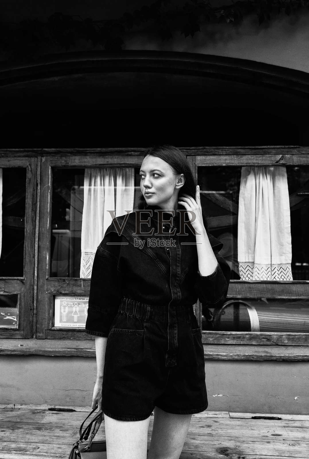 黑衣女人照片摄影图片