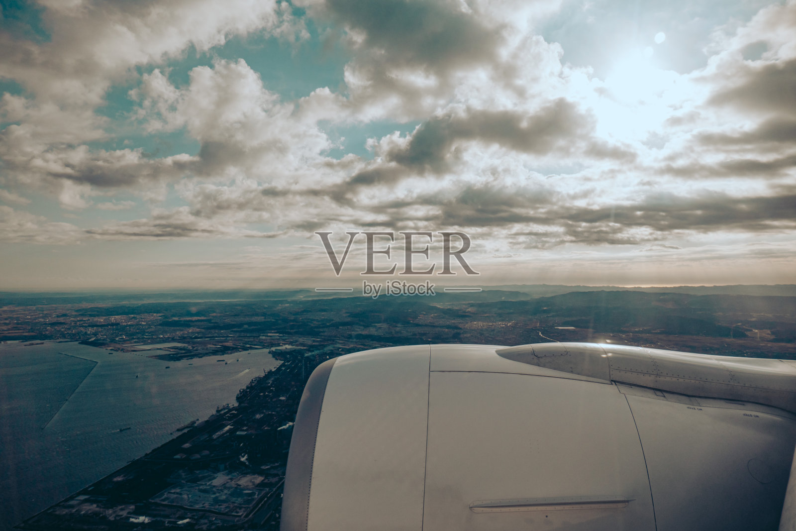 日出的飞机照片摄影图片