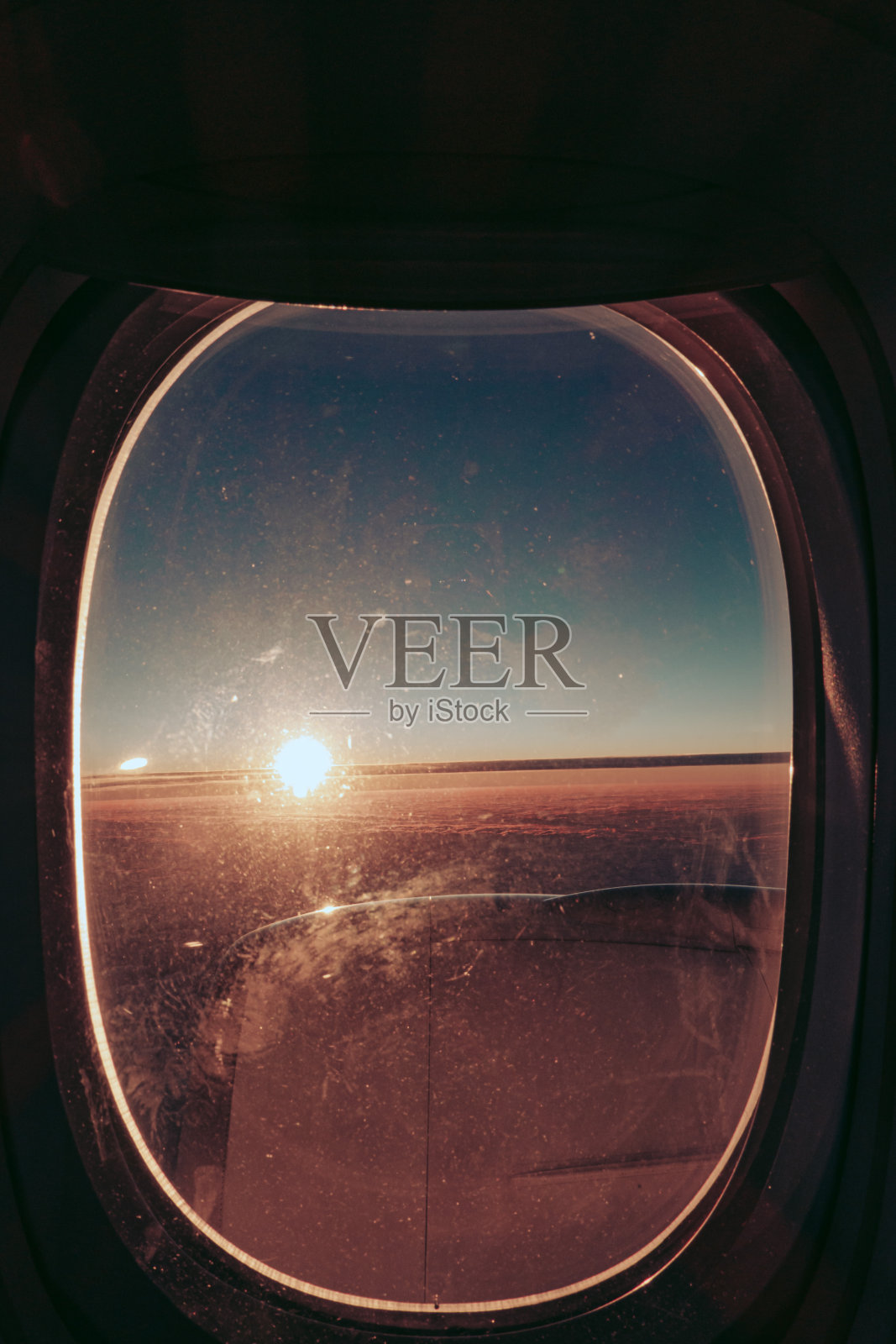 日出的飞机照片摄影图片