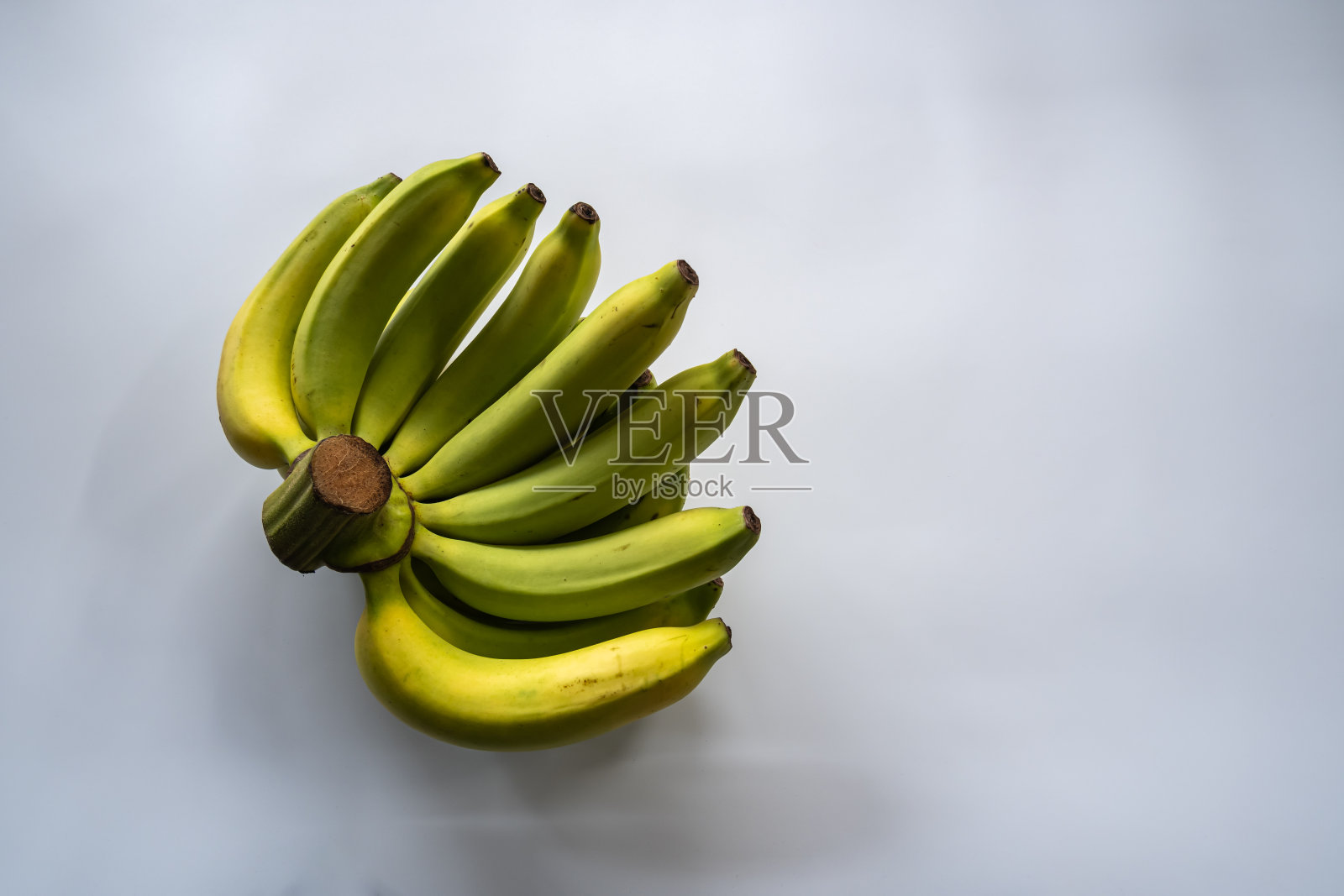 一束即将长大的香蕉照片摄影图片