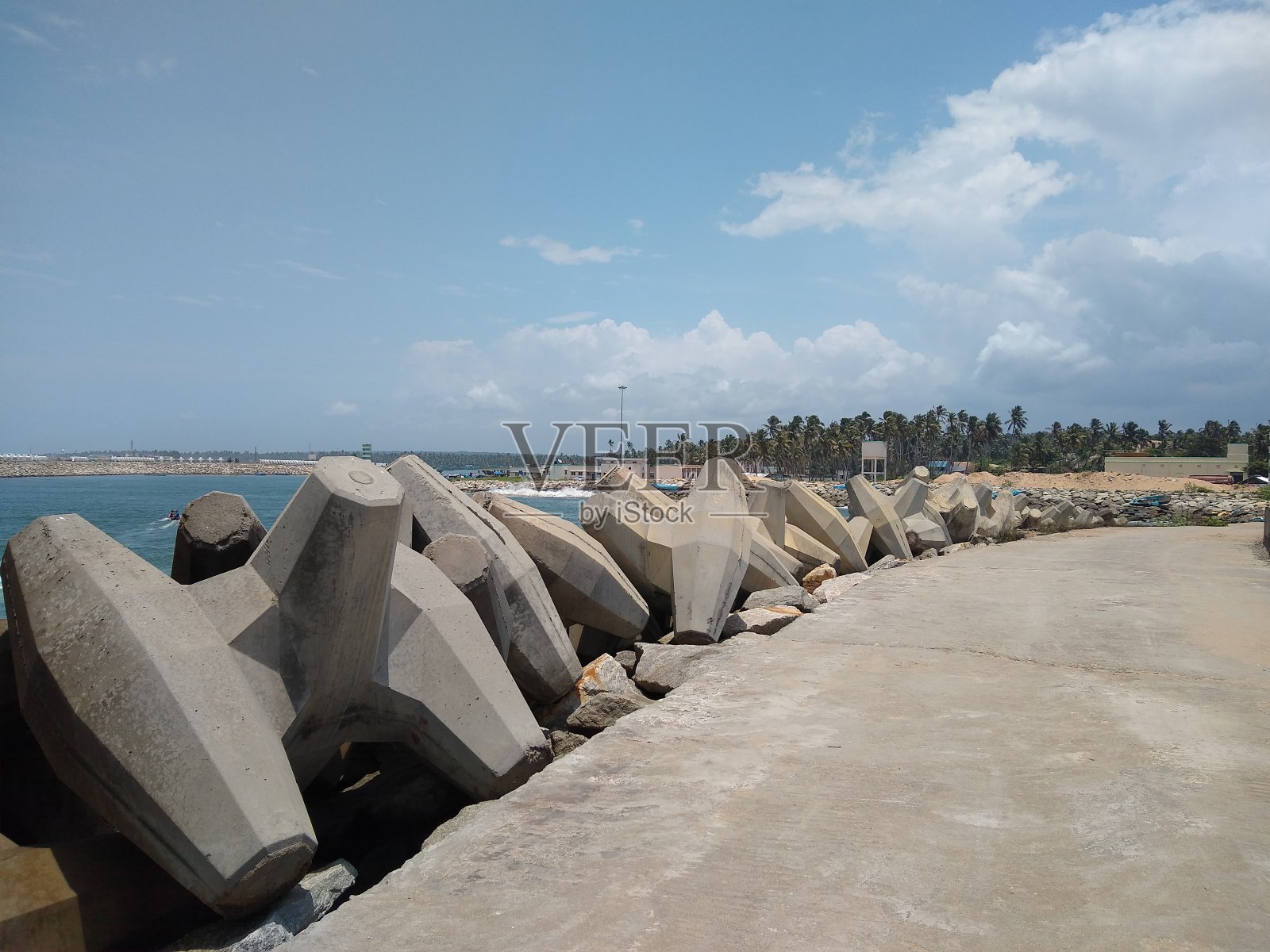 小波块在Thengapattanam海景点，Kanyakumari区，泰米尔纳德邦，海景照片摄影图片