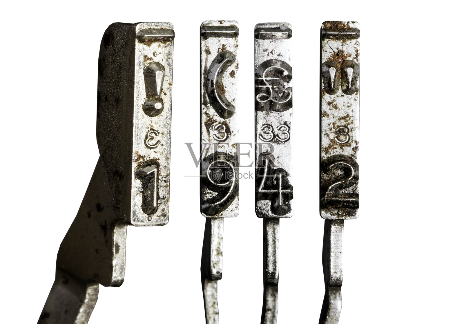 带有1942年字样的老式打字机锤被孤立了照片摄影图片