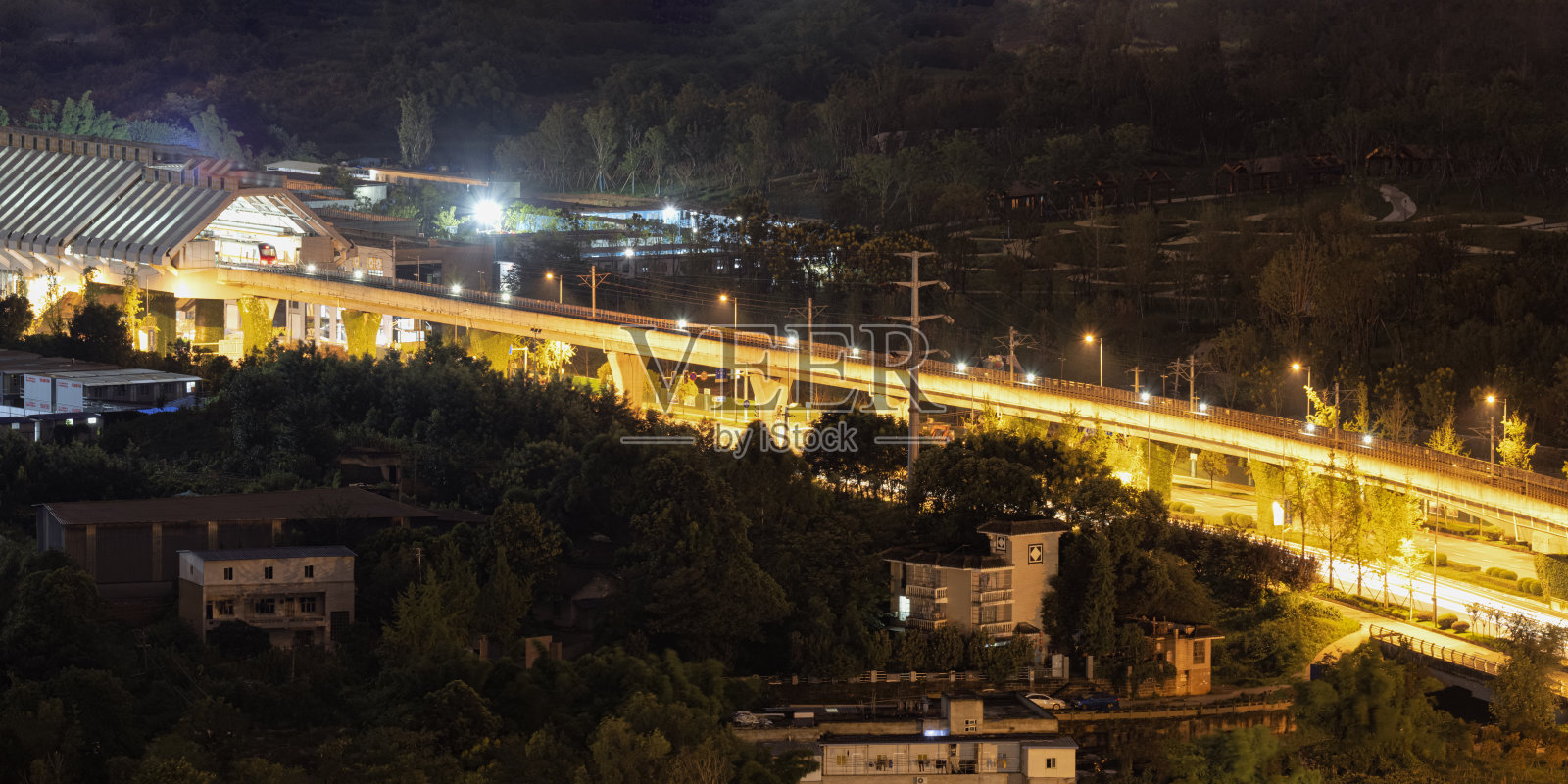 成都市区夜间地铁轨道照片摄影图片