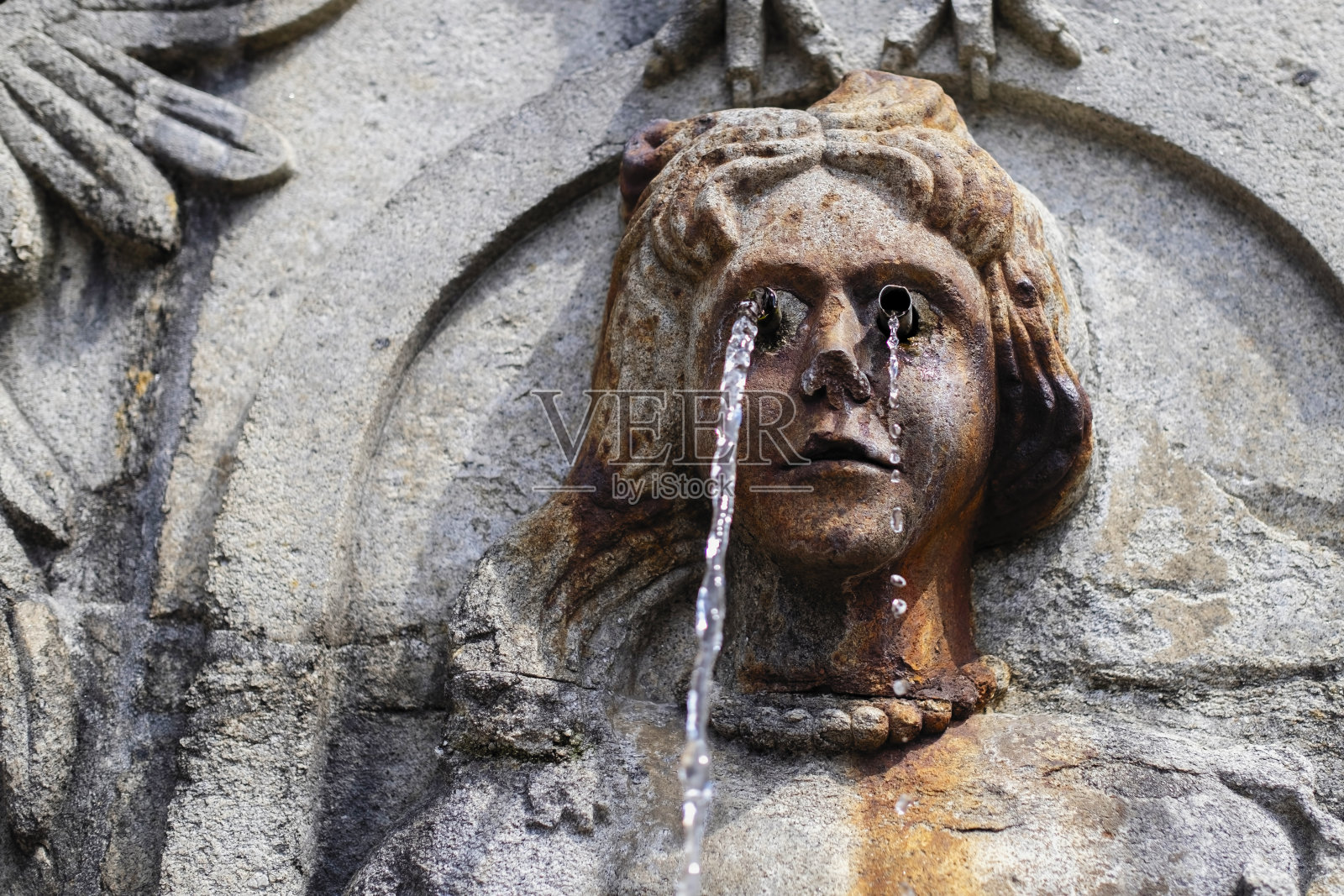 葡萄牙布拉加附近的博耶苏多蒙特教堂的古老喷泉。照片摄影图片