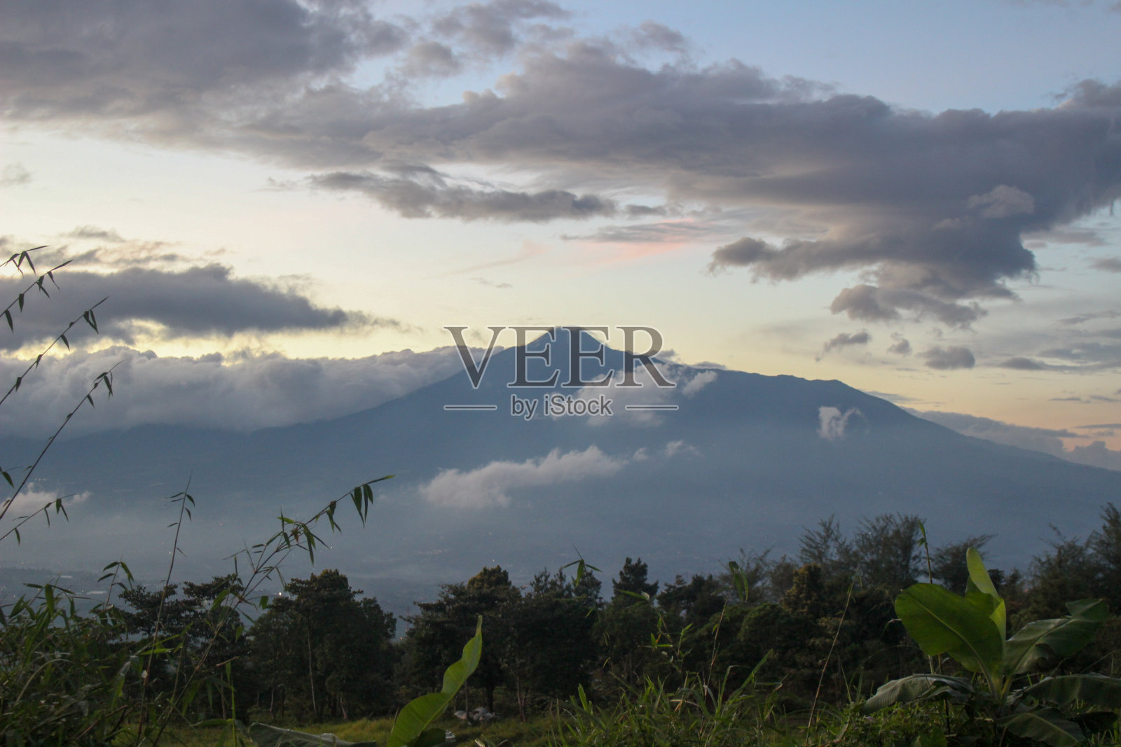 Gede山的景观照片摄影图片