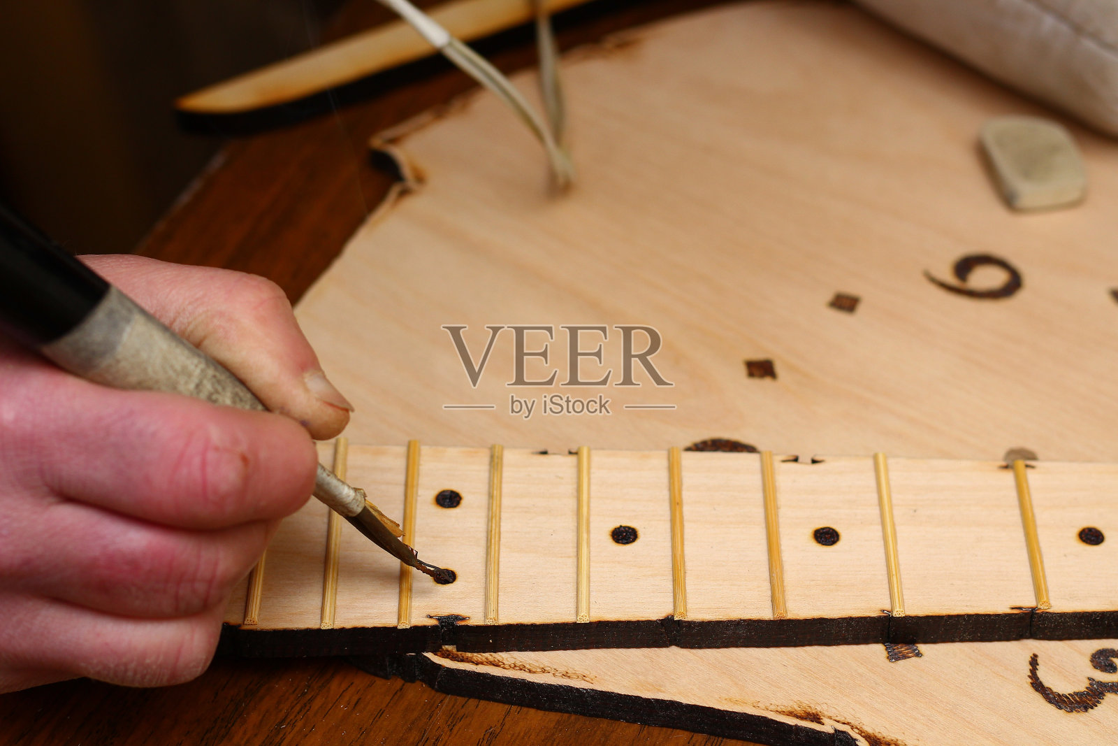 在纹理树上燃烧的过程照片摄影图片