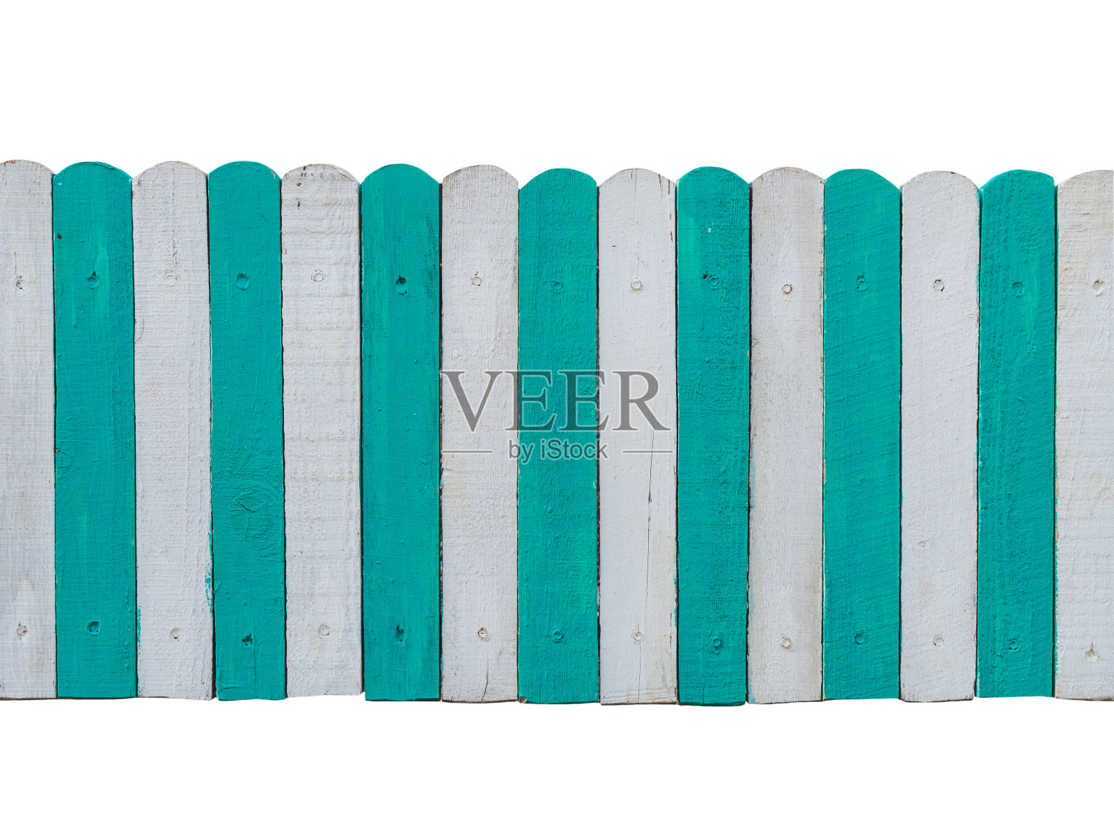 古老的白色木栅栏和翠绿色的尖桩隔离在白色上照片摄影图片
