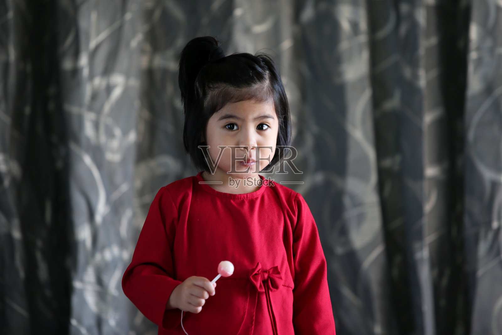 画像-年轻的穆斯林女孩照片摄影图片