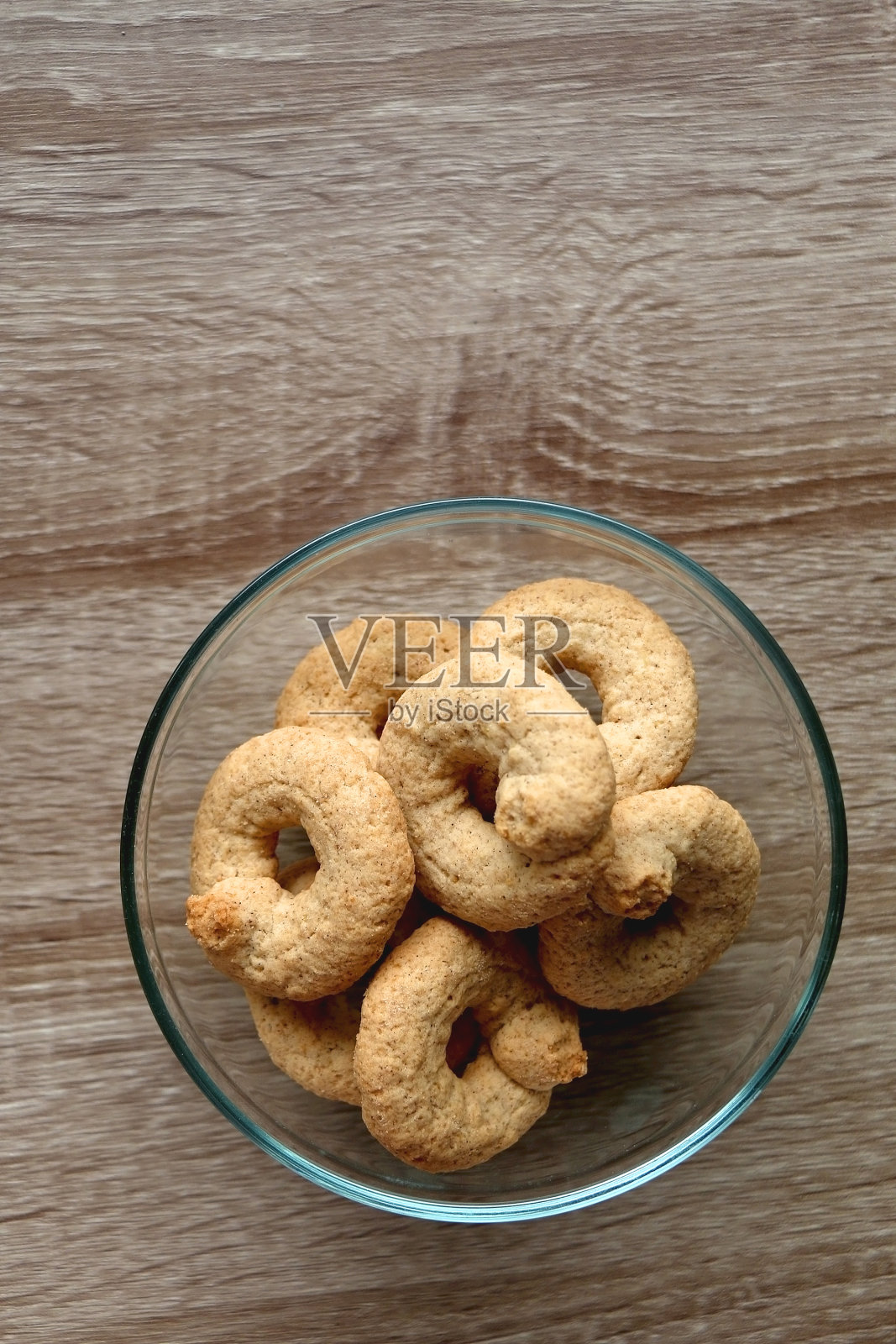 碗里的饼干照片摄影图片