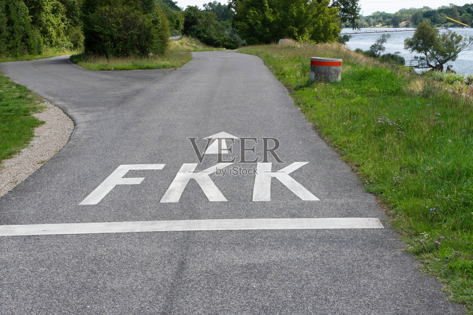 显示区尽头的街道标志照片摄影图片