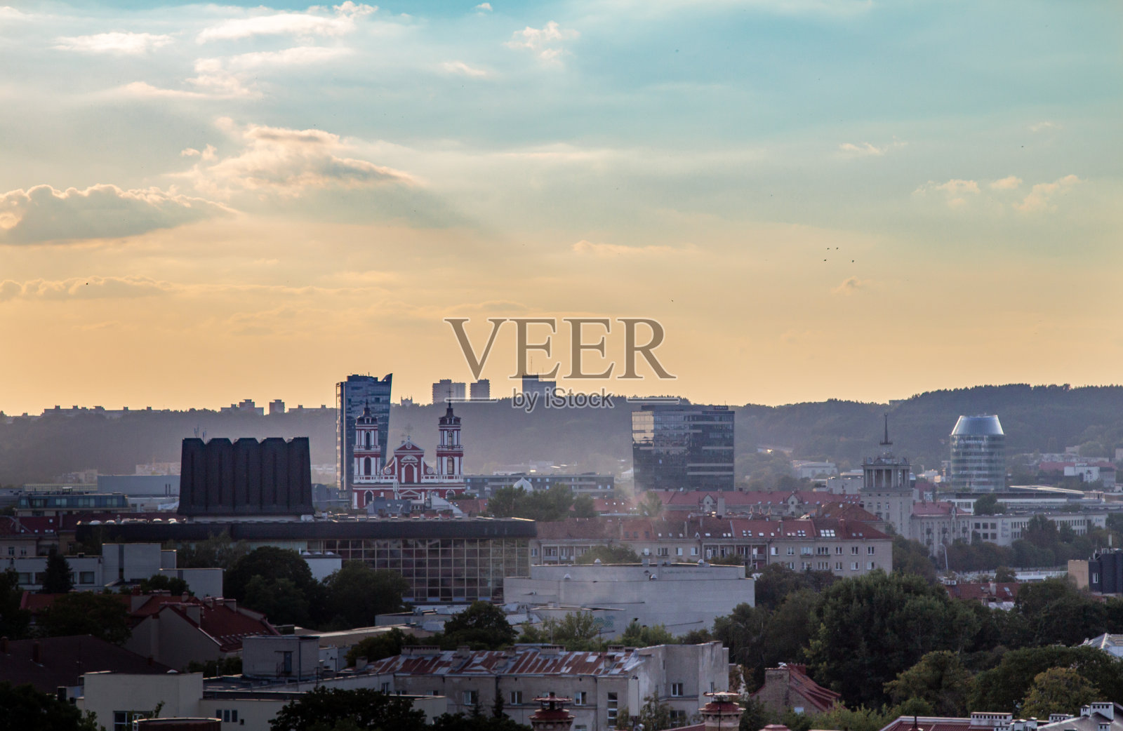 夕阳下的维尔纽斯照片摄影图片