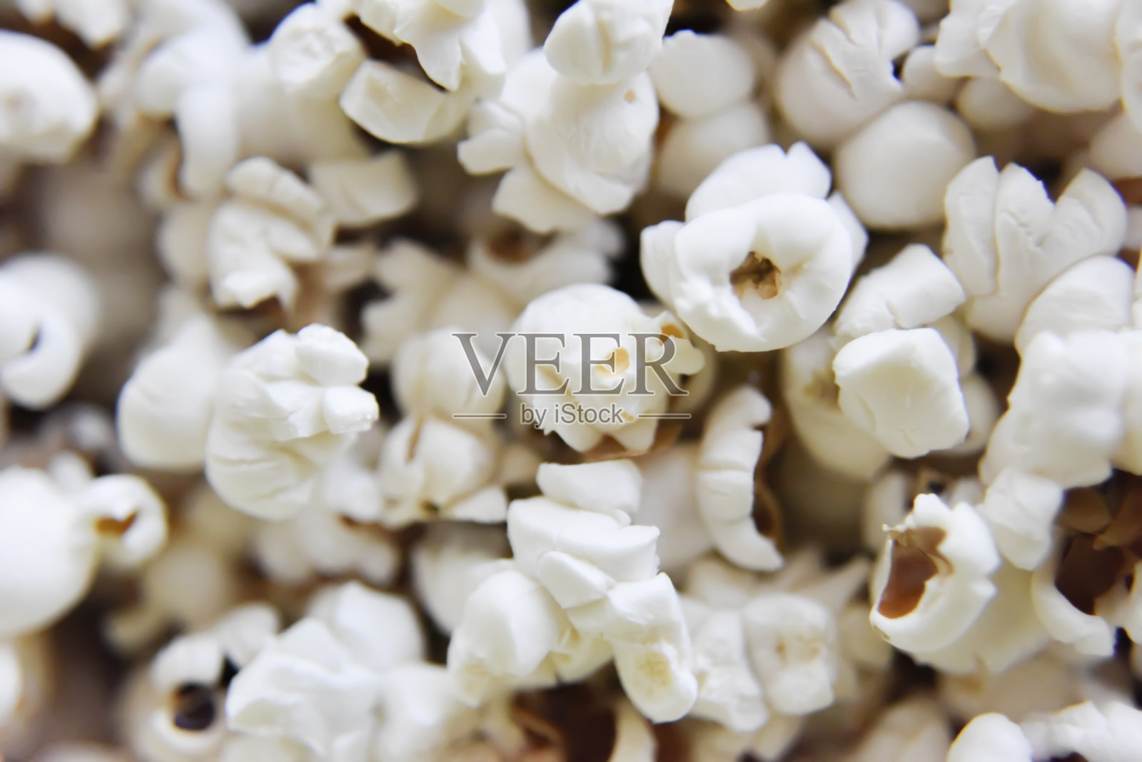 对无添加剂的白色爆米花进行选择性研究。天然食品的概念照片摄影图片