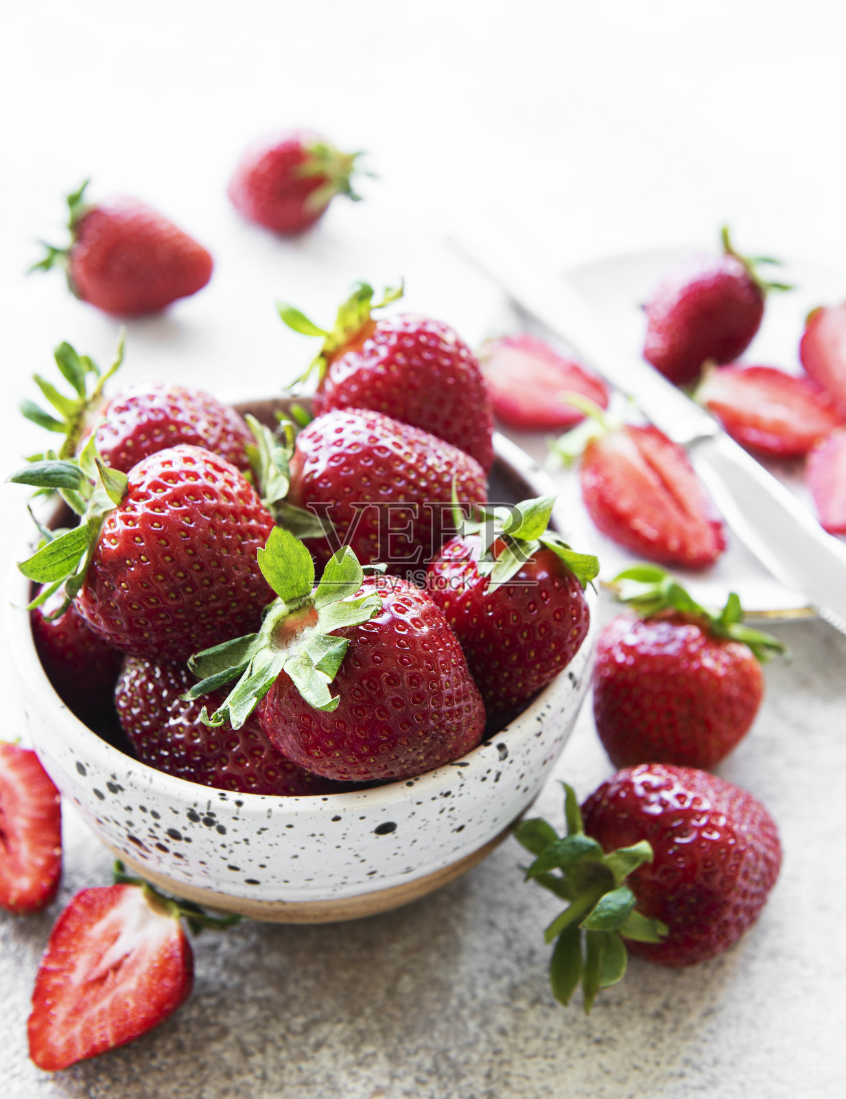 新鲜、成熟、美味的草莓照片摄影图片