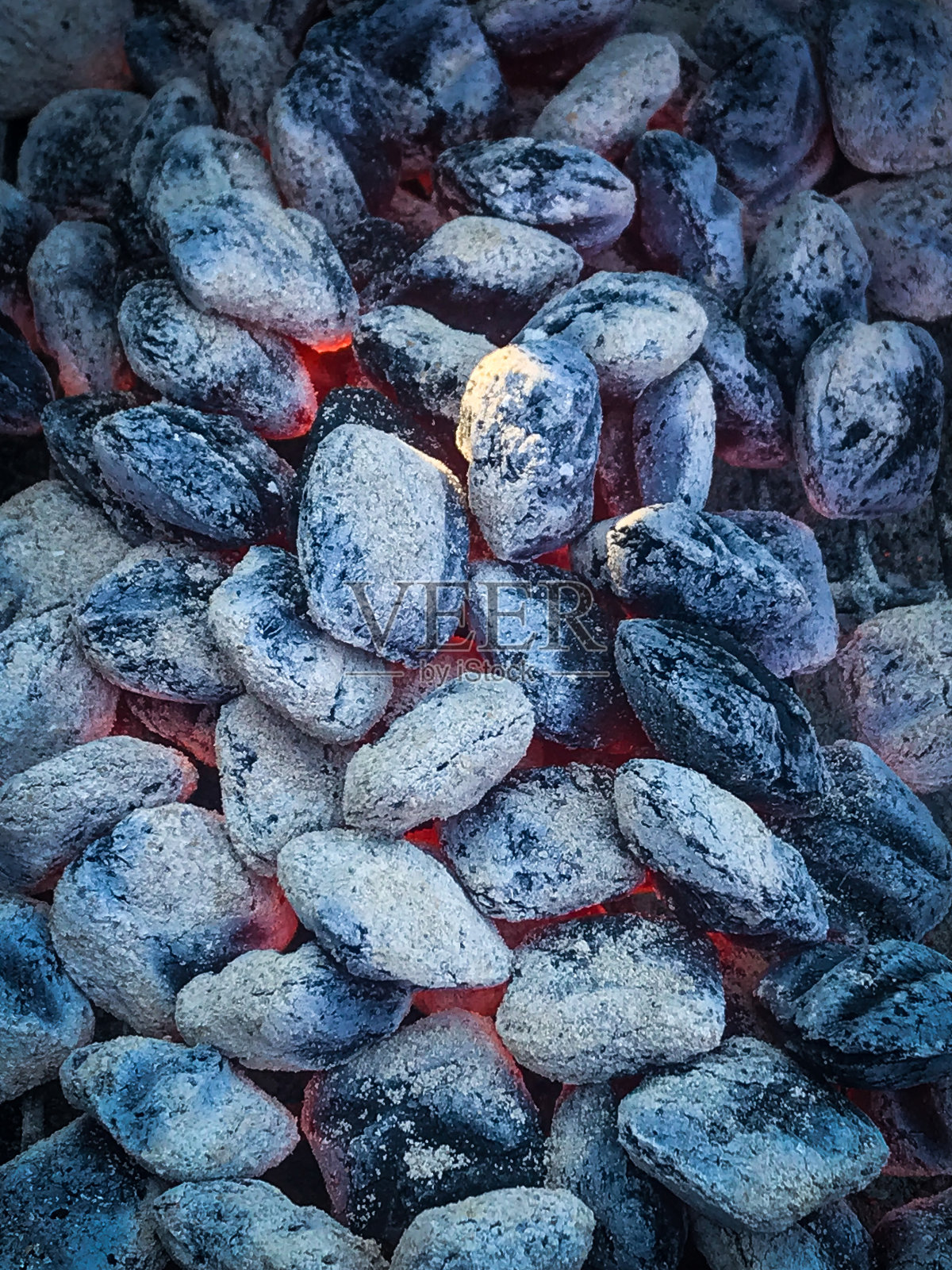 烤架上的热炭照片摄影图片