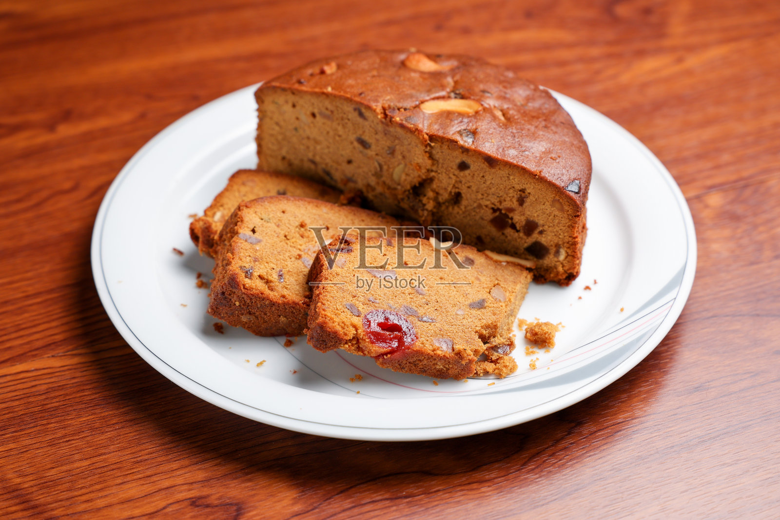 自制的圣诞李子蛋糕印度圣诞节庆祝服务印度喀拉拉邦。干果、坚果、香料、朗姆酒制成的水果蛋糕照片摄影图片