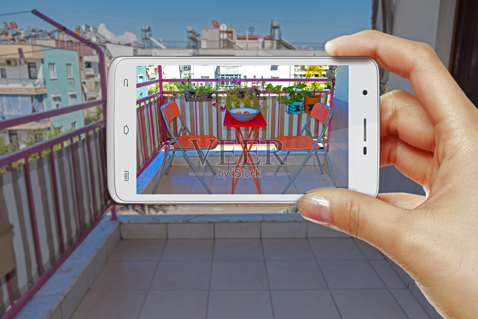 把空荡荡的阳台变成一个角落，从手机与增强现实照片摄影图片