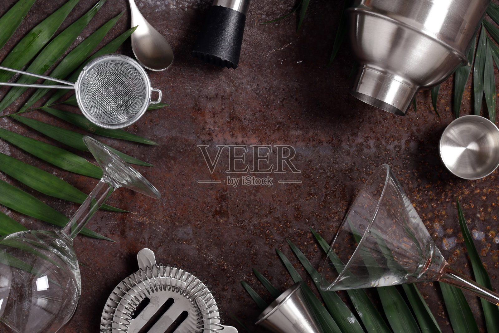 鸡尾酒调酒器工具集照片摄影图片