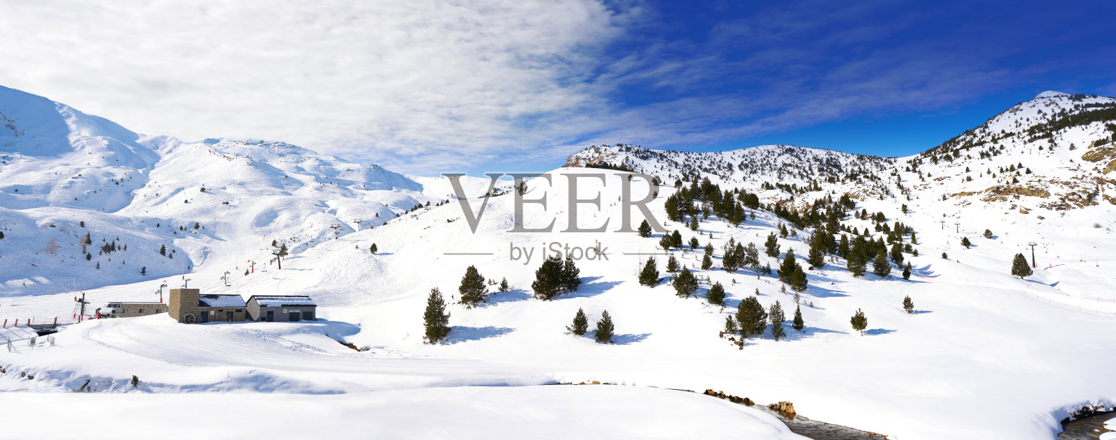 西班牙韦斯卡比利牛斯山的塞勒天空区照片摄影图片