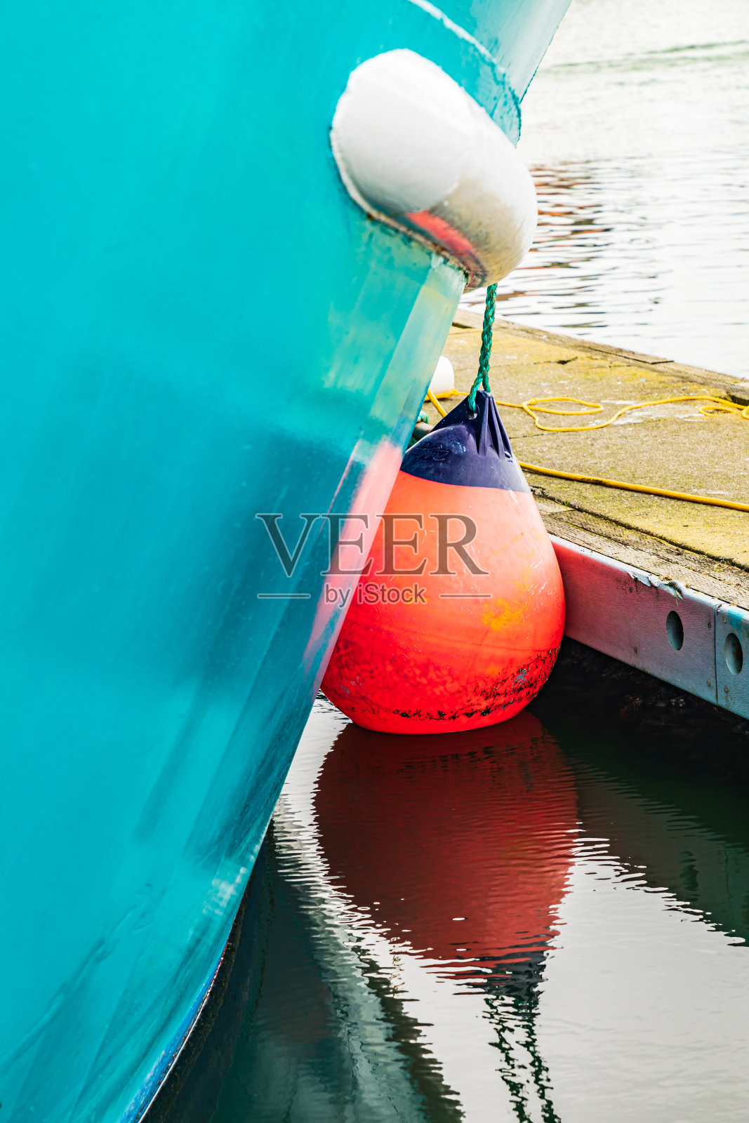 俄勒冈州库斯湾的一艘渔船。照片摄影图片