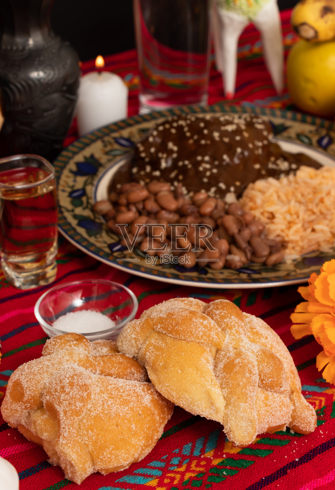 Hojaldras或墨西哥亡灵节的传统面包照片摄影图片