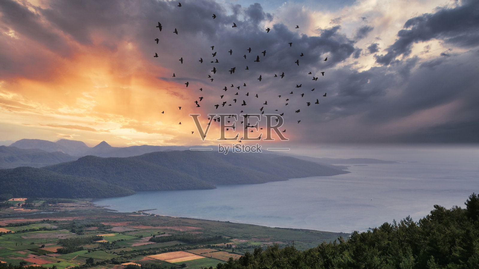 山中日落照片摄影图片