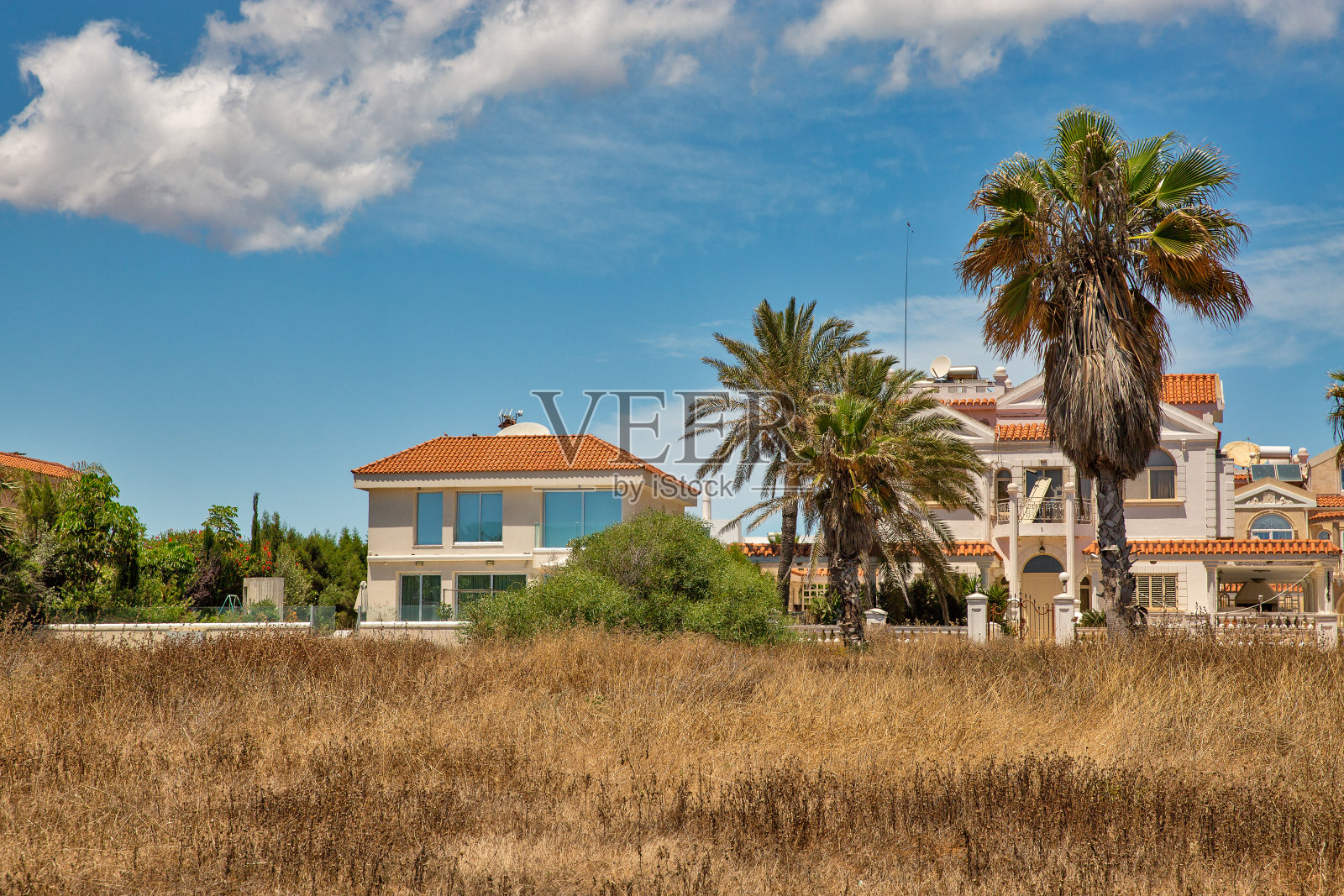 塞浦路斯阿伊纳帕的典型塞浦路斯住宅建筑。照片摄影图片
