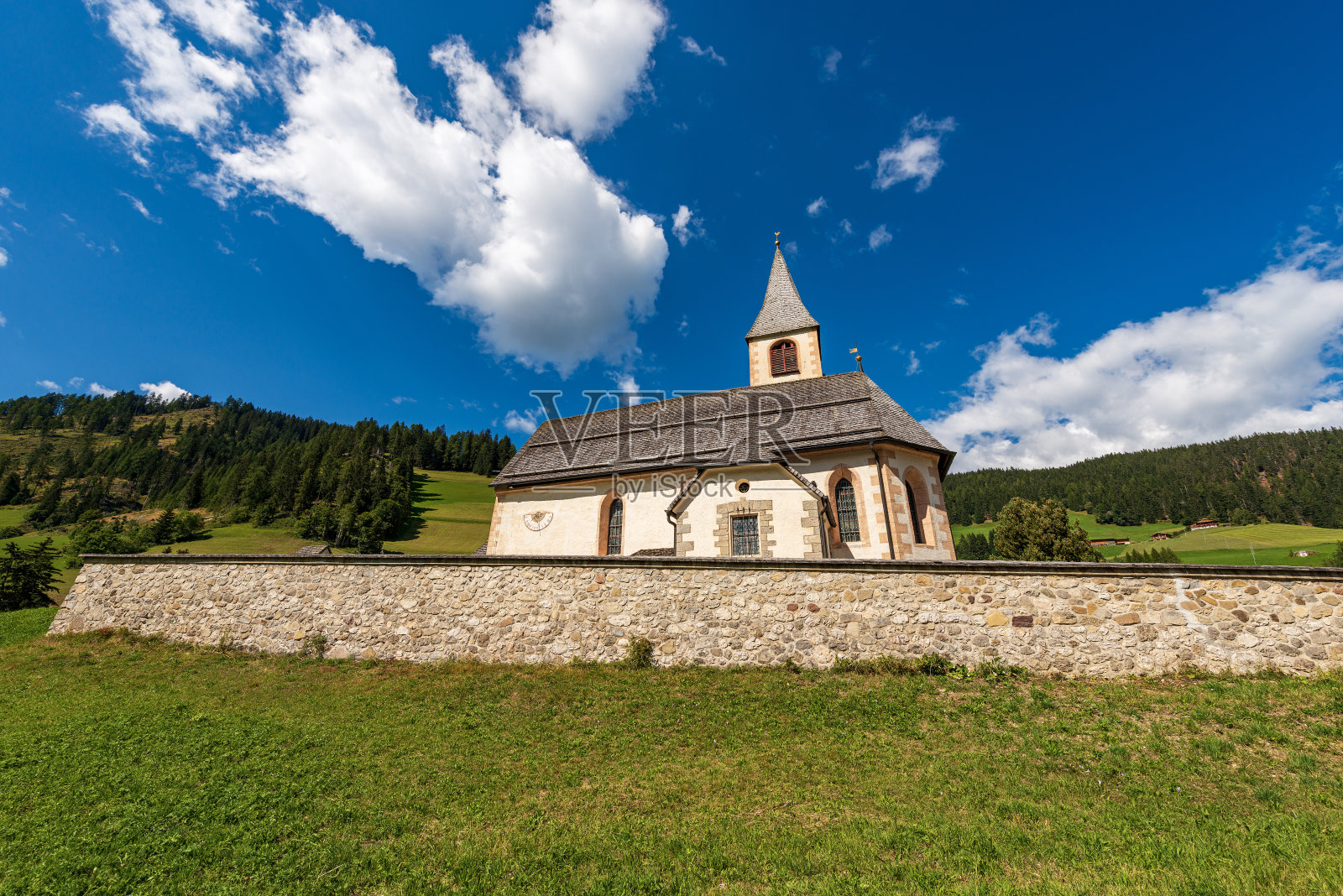 布莱埃斯山谷圣维托小型教堂 - 意大利特伦蒂诺-上阿迪杰照片摄影图片