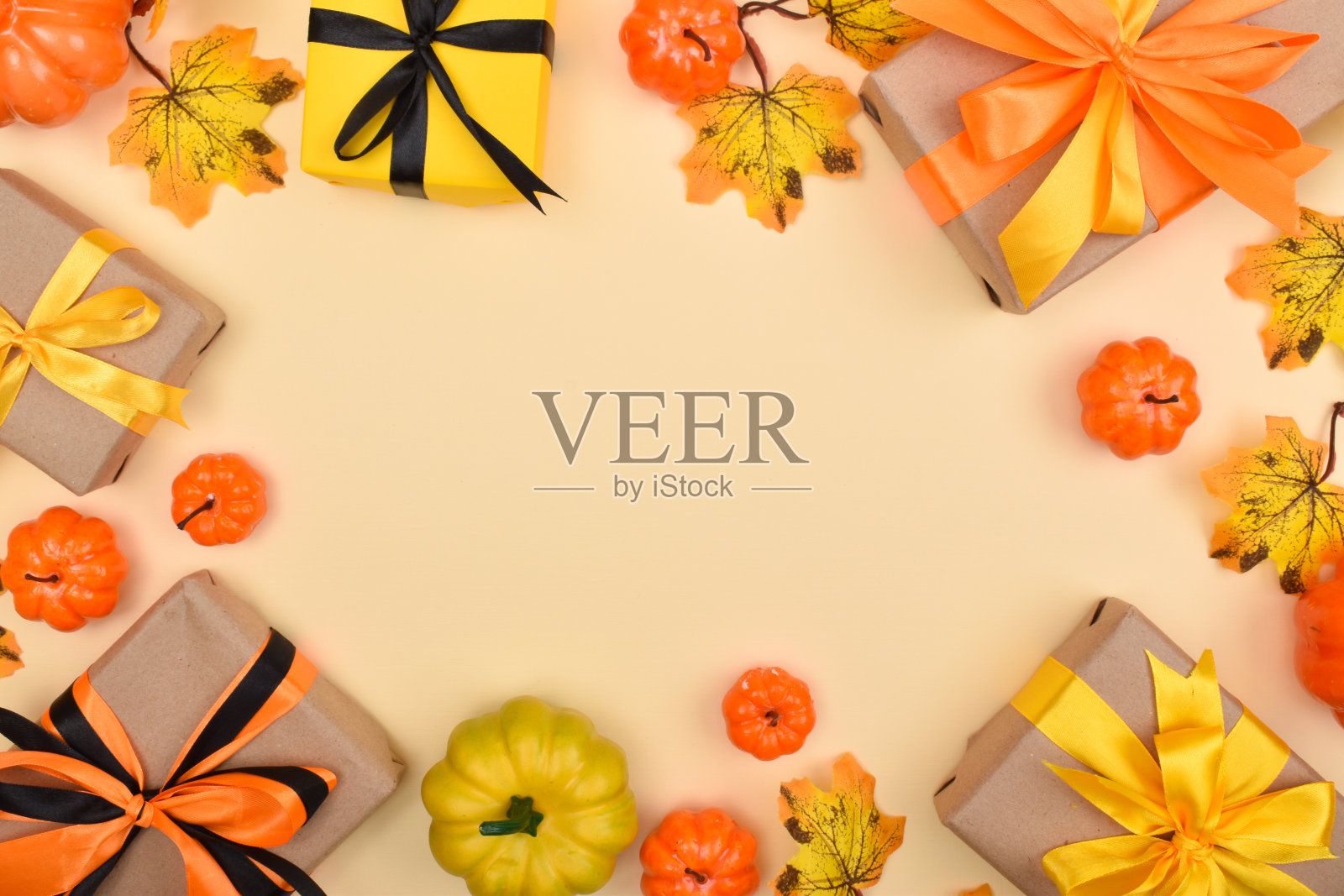 万圣节装饰用的镜框。照片摄影图片