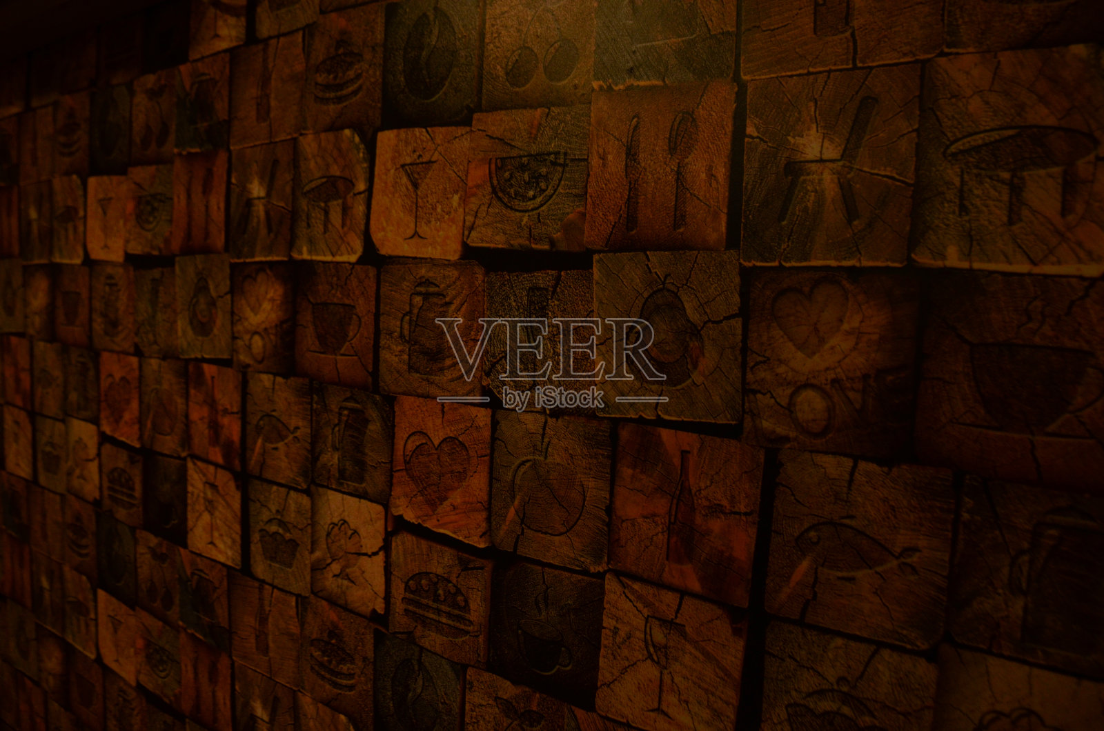 有许多不同图像的旧墙照片摄影图片