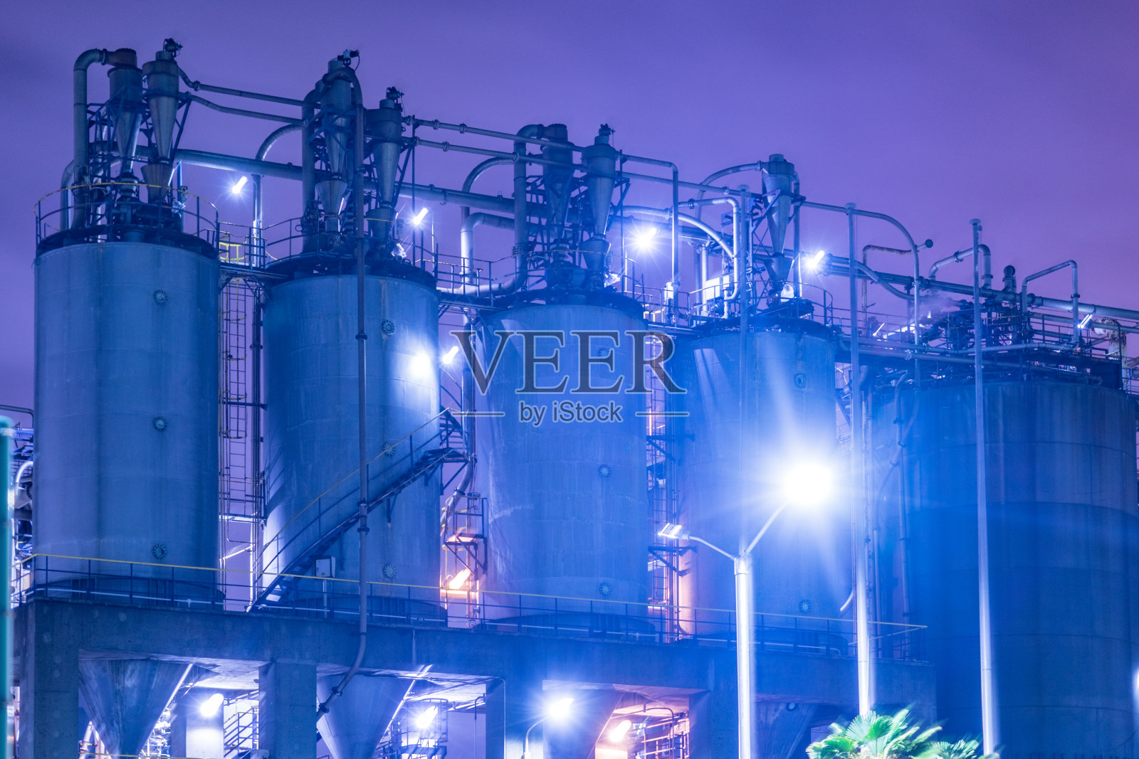 京滨地区工厂夜景照片摄影图片