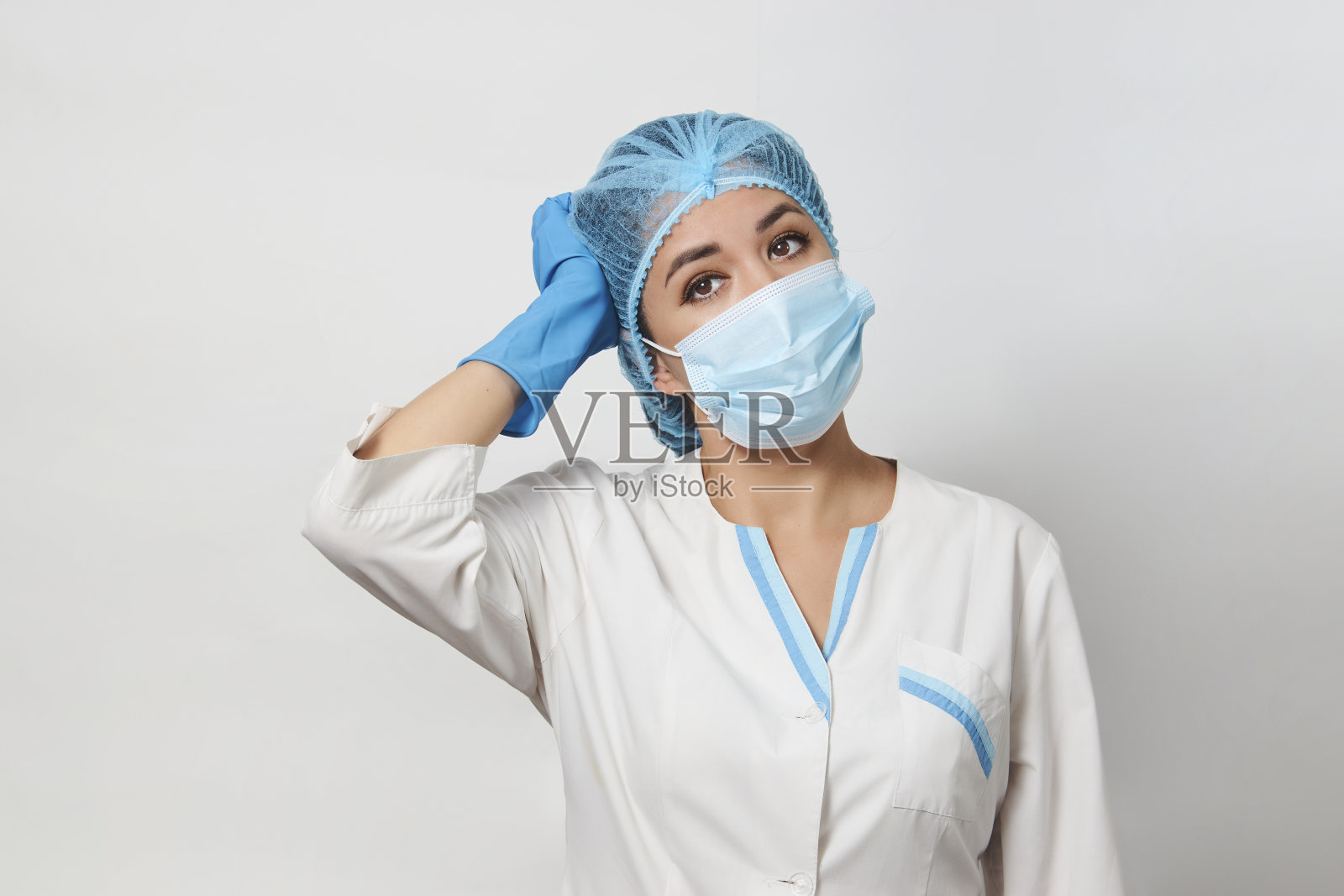 一个女医生思考的肖像，特写照片摄影图片