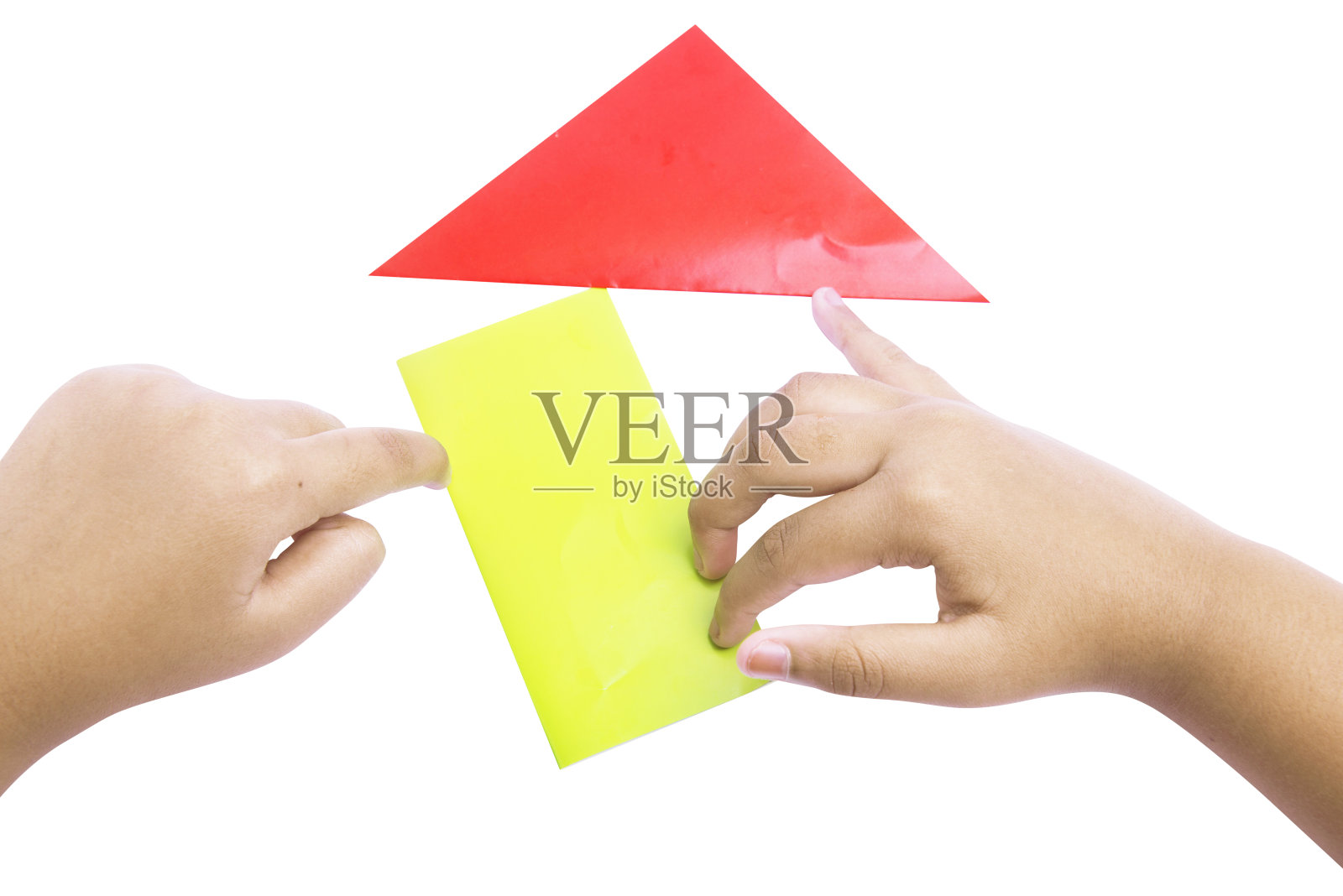 人的手在折叠彩色纸照片摄影图片