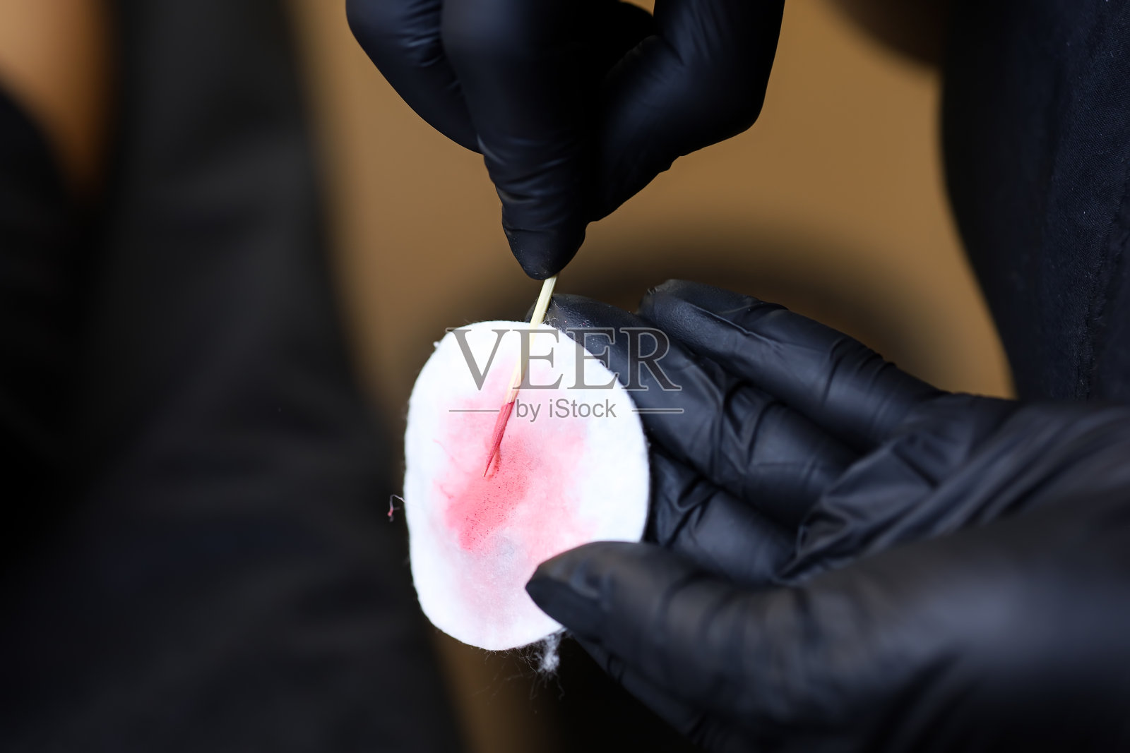 一个年轻女孩的唇妆照片摄影图片