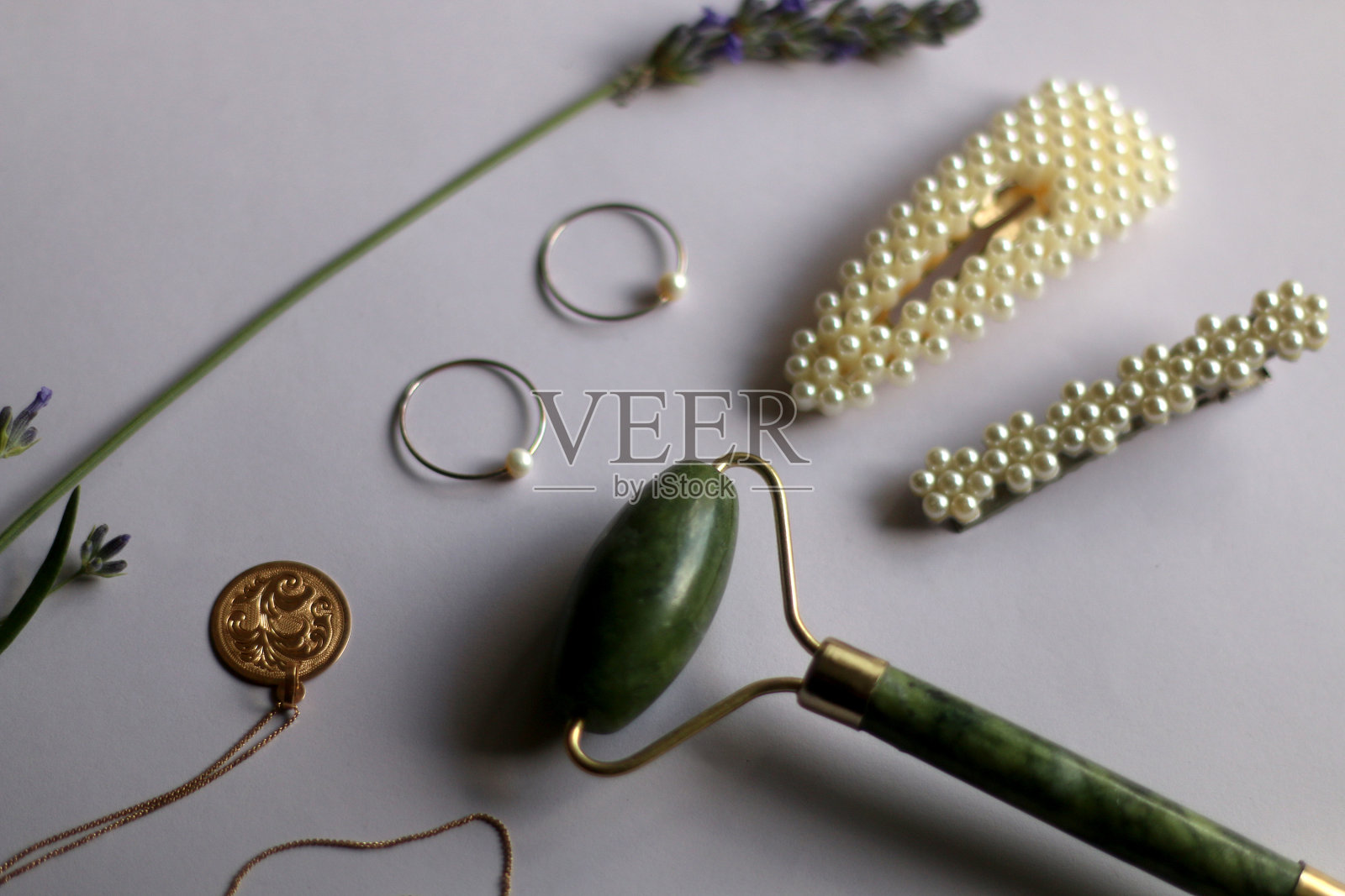 配饰及薰衣草花照片摄影图片